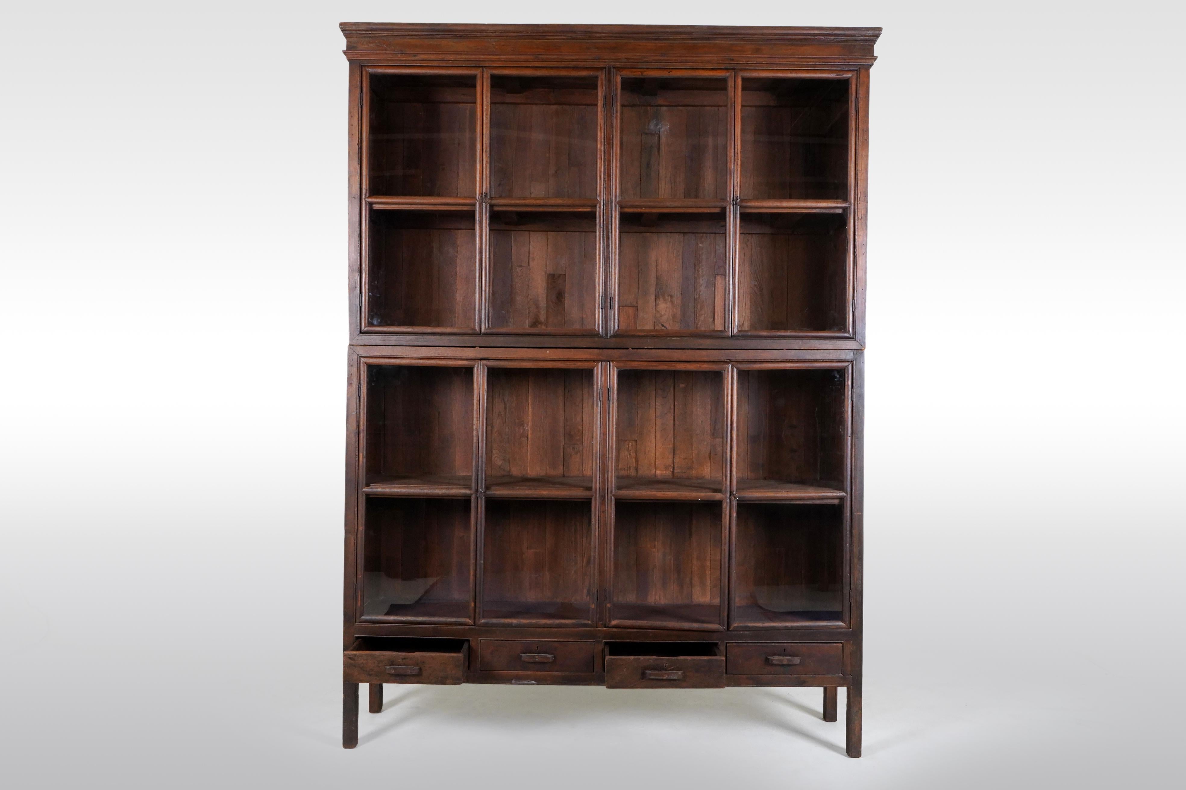 A Tall British Colonial Bookcase In Good Condition In Chicago, IL
