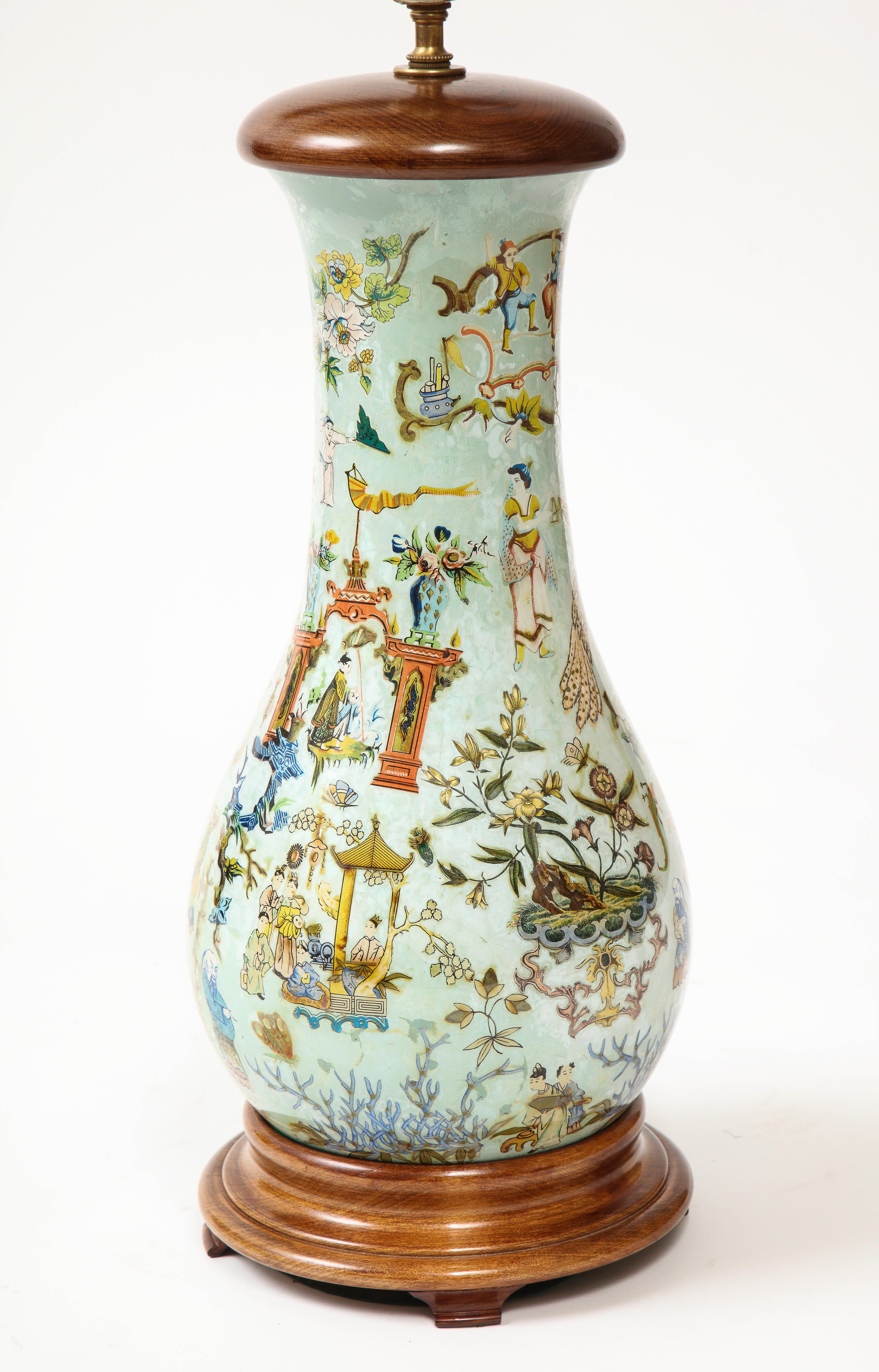 Große englische Chinoiserie Celadon-Glaslampe, Decalcomania (20. Jahrhundert) im Angebot