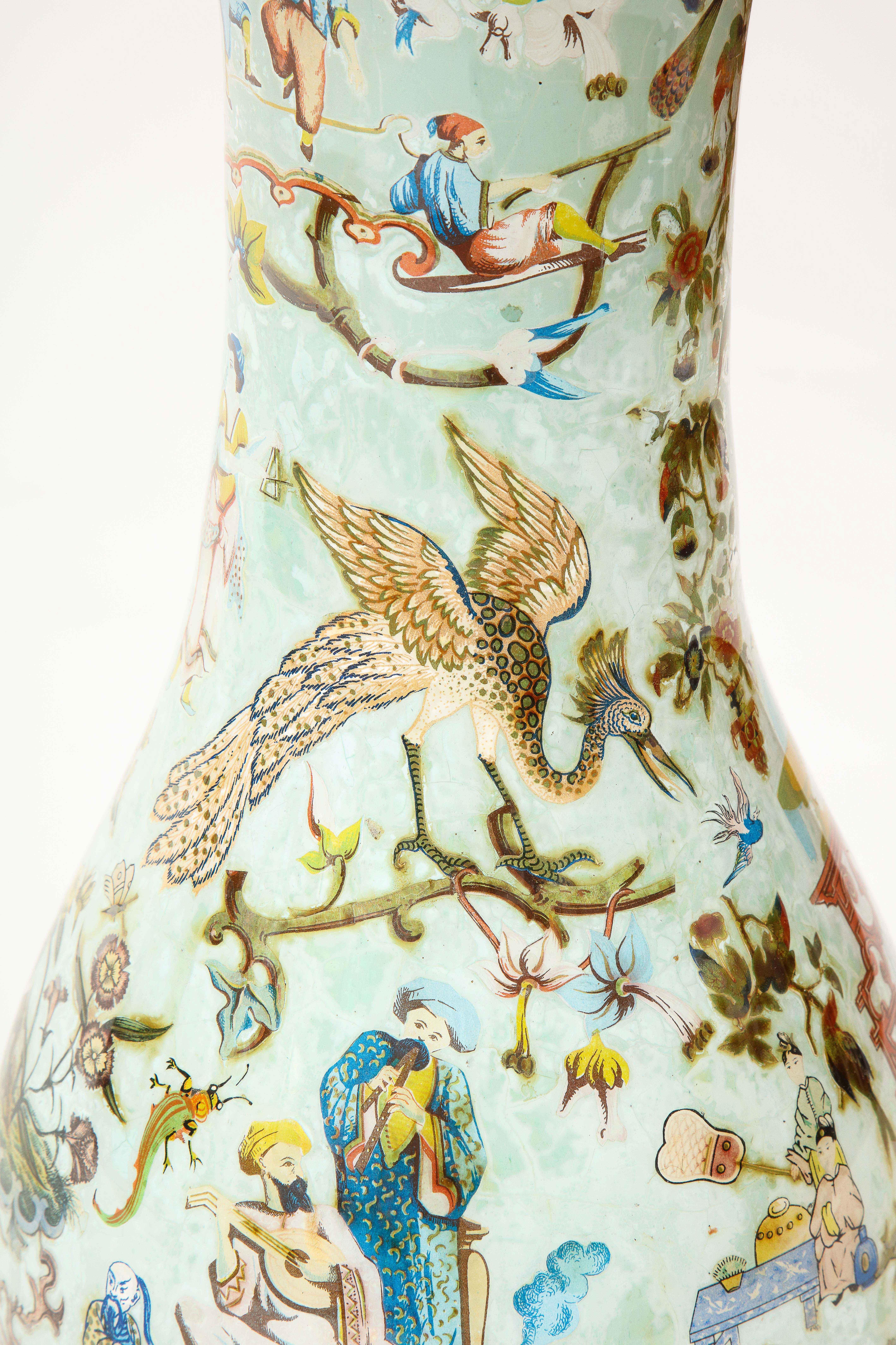 20ième siècle Grande lampe anglaise en verre Decalcomania céladon de style Chinoiserie en vente