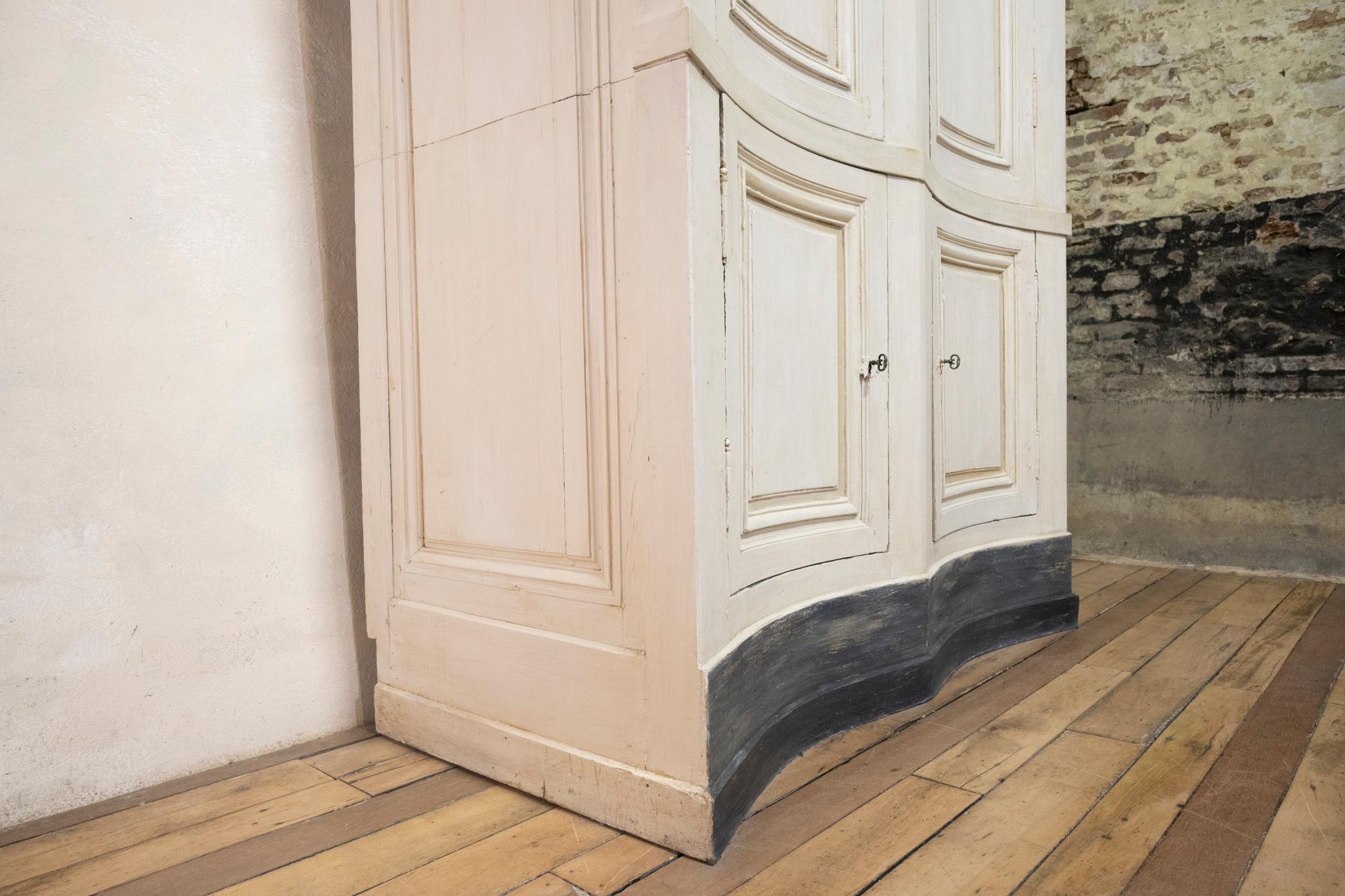 Tall French 19th Century serpentine painted Cupboard / Armoire For Sale 4