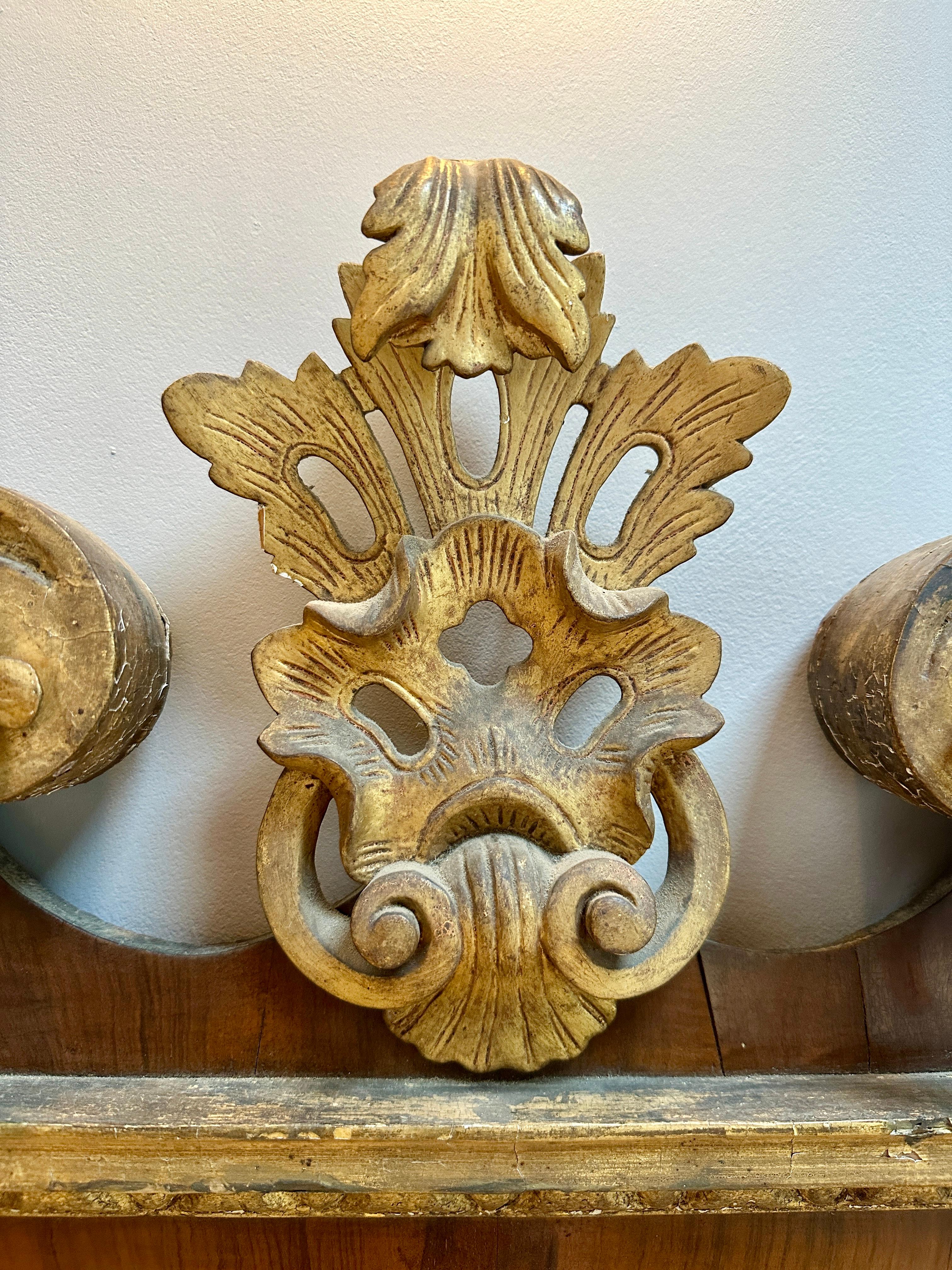 Européen Grand miroir d'embarcadère George II en bois doré et noyer en vente