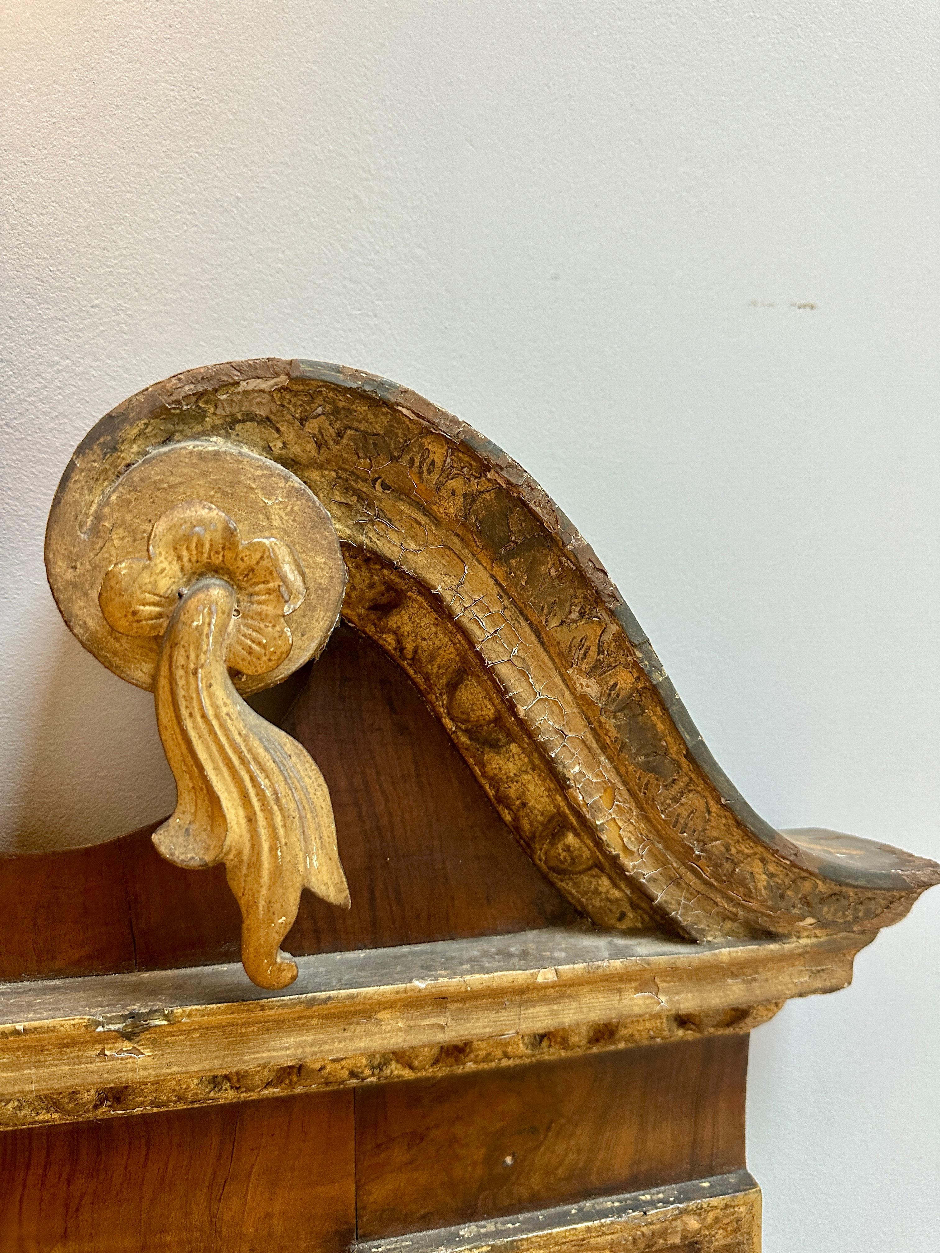 Doré Grand miroir d'embarcadère George II en bois doré et noyer en vente