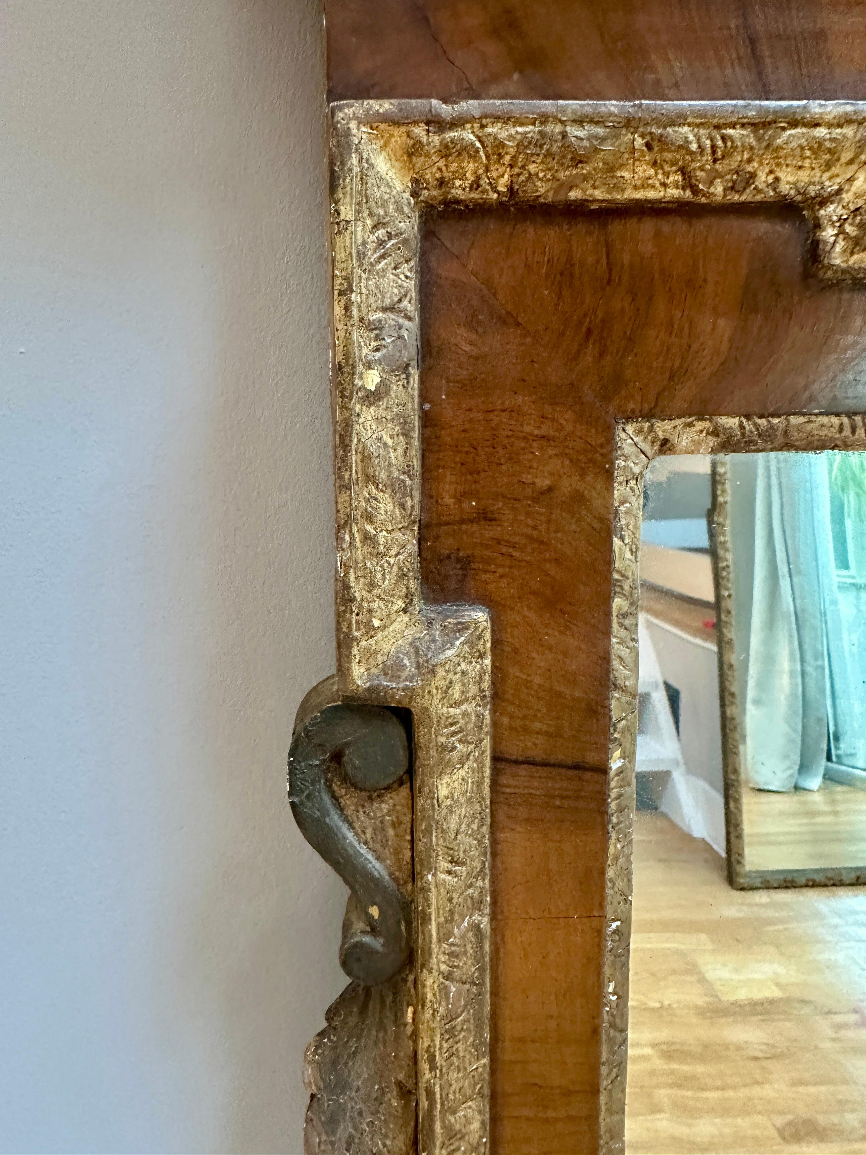 Milieu du XVIIIe siècle Grand miroir d'embarcadère George II en bois doré et noyer en vente