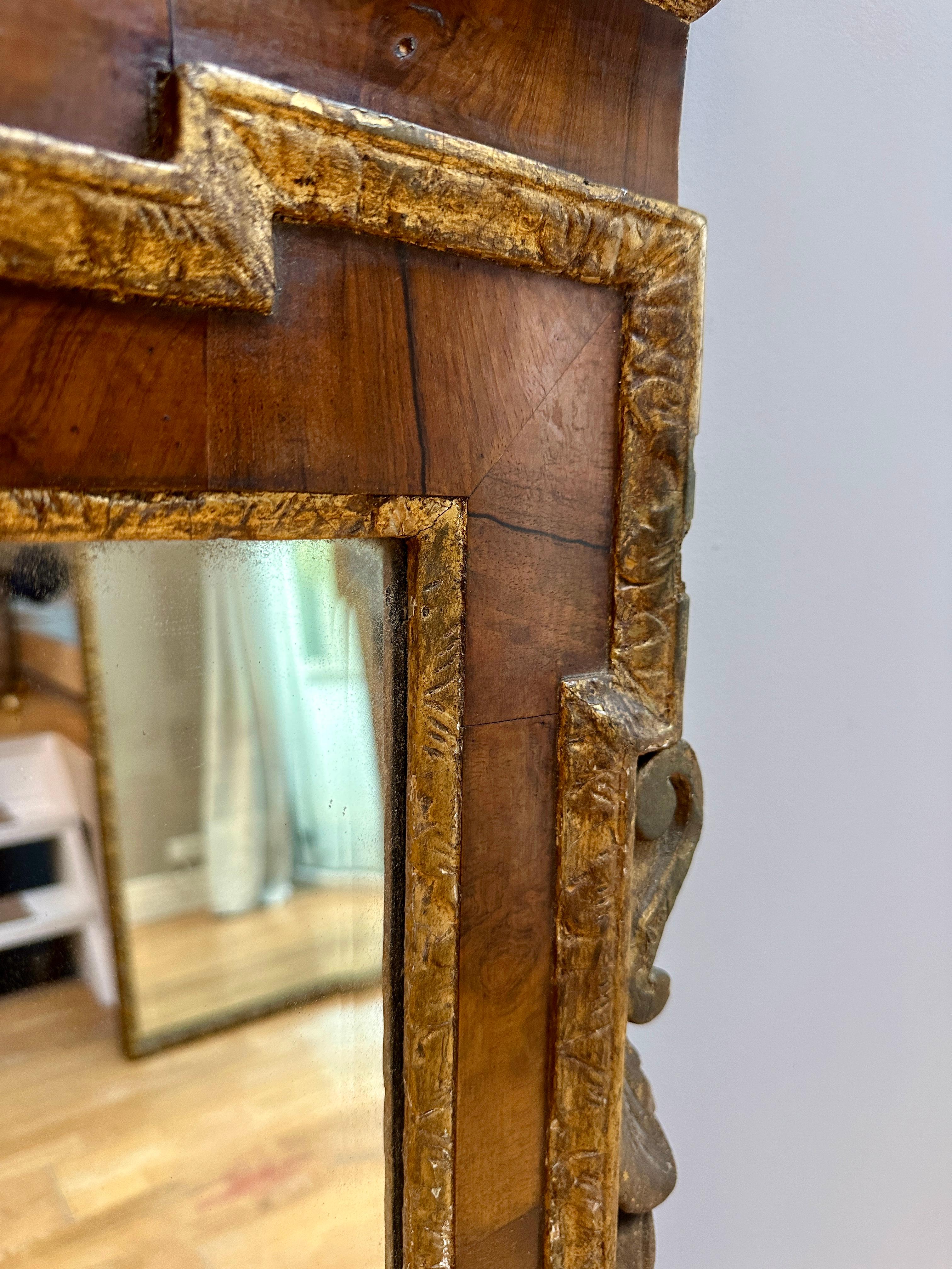 Noyer Grand miroir d'embarcadère George II en bois doré et noyer en vente