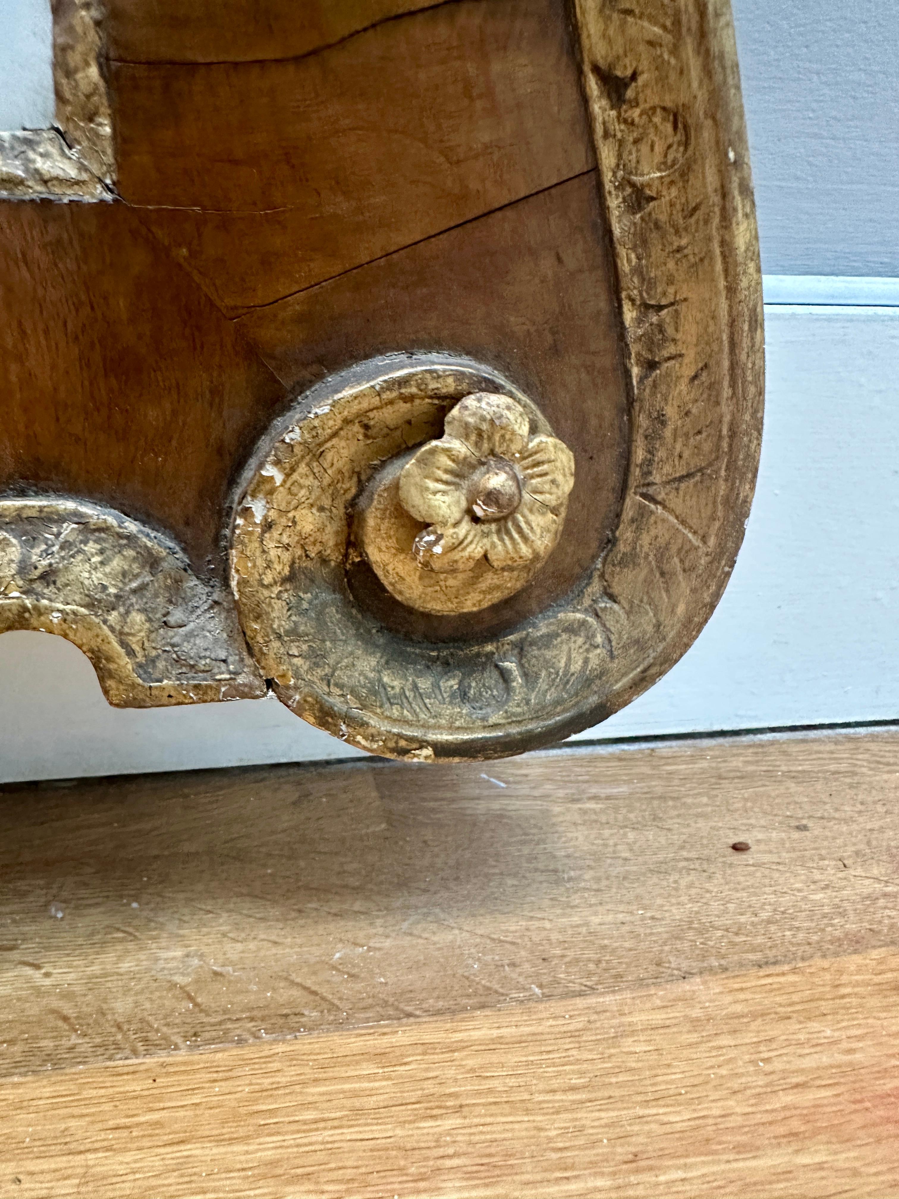 Grand miroir d'embarcadère George II en bois doré et noyer en vente 2