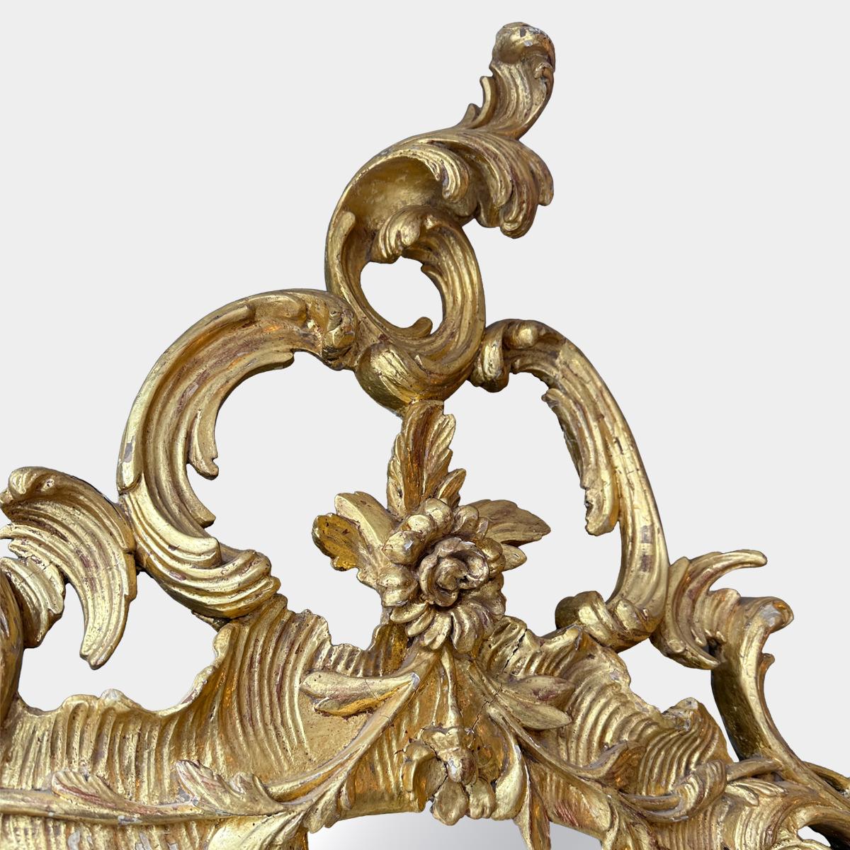Un grand modèle sculpté de George III  Miroir d'embarcadère Rococo en bois doré en vente 3