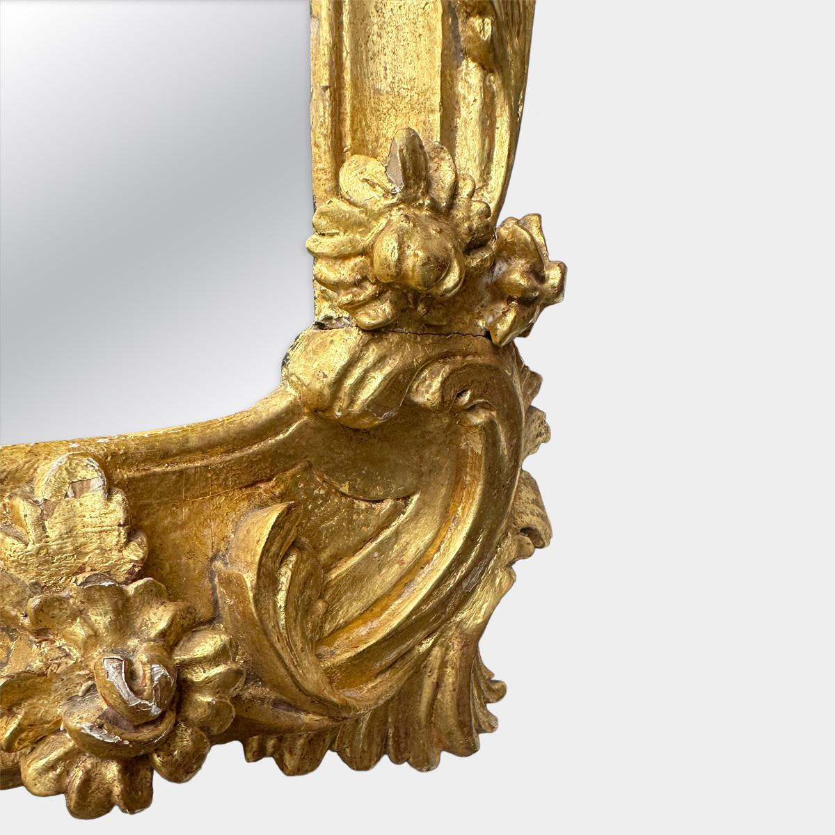 Georgien Un grand modèle sculpté de George III  Miroir d'embarcadère Rococo en bois doré en vente