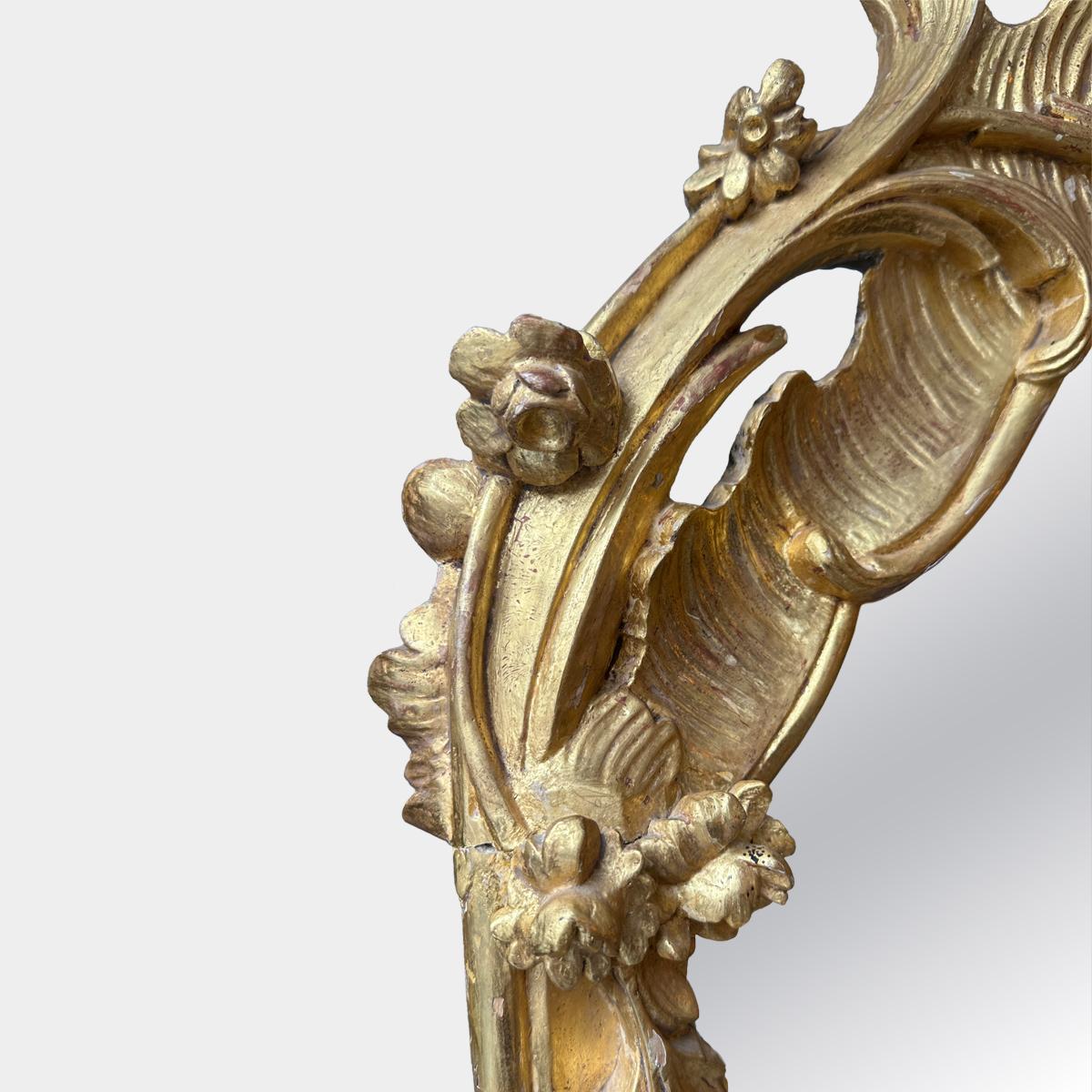 Un grand modèle sculpté de George III  Miroir d'embarcadère Rococo en bois doré Bon état - En vente à London, GB
