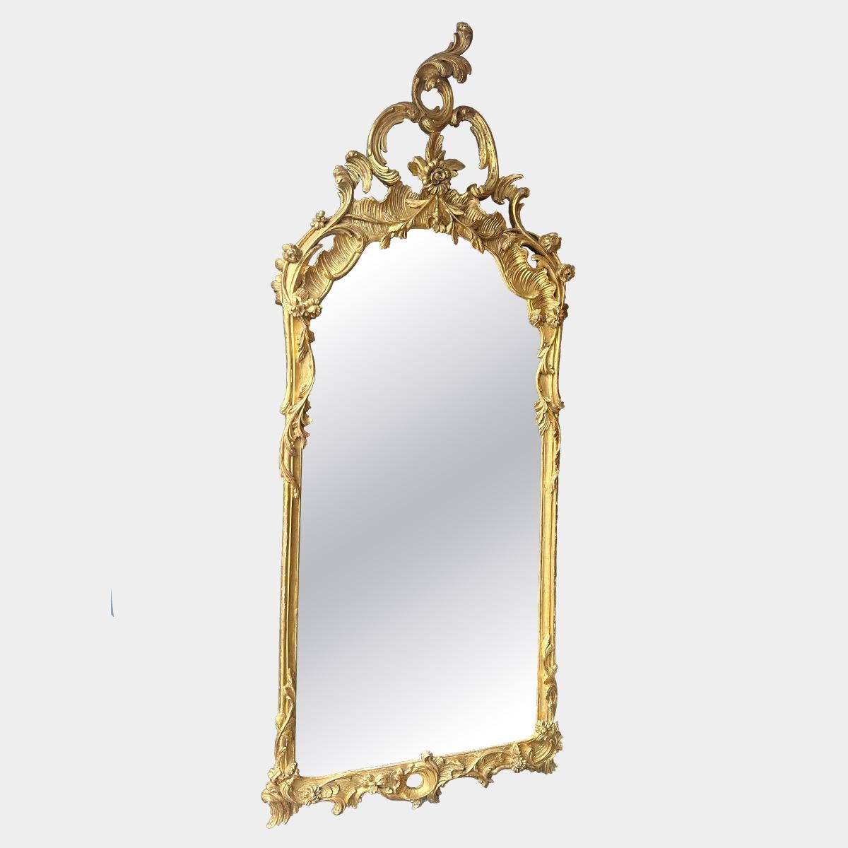 Un grand modèle sculpté de George III  Miroir d'embarcadère Rococo en bois doré en vente 1