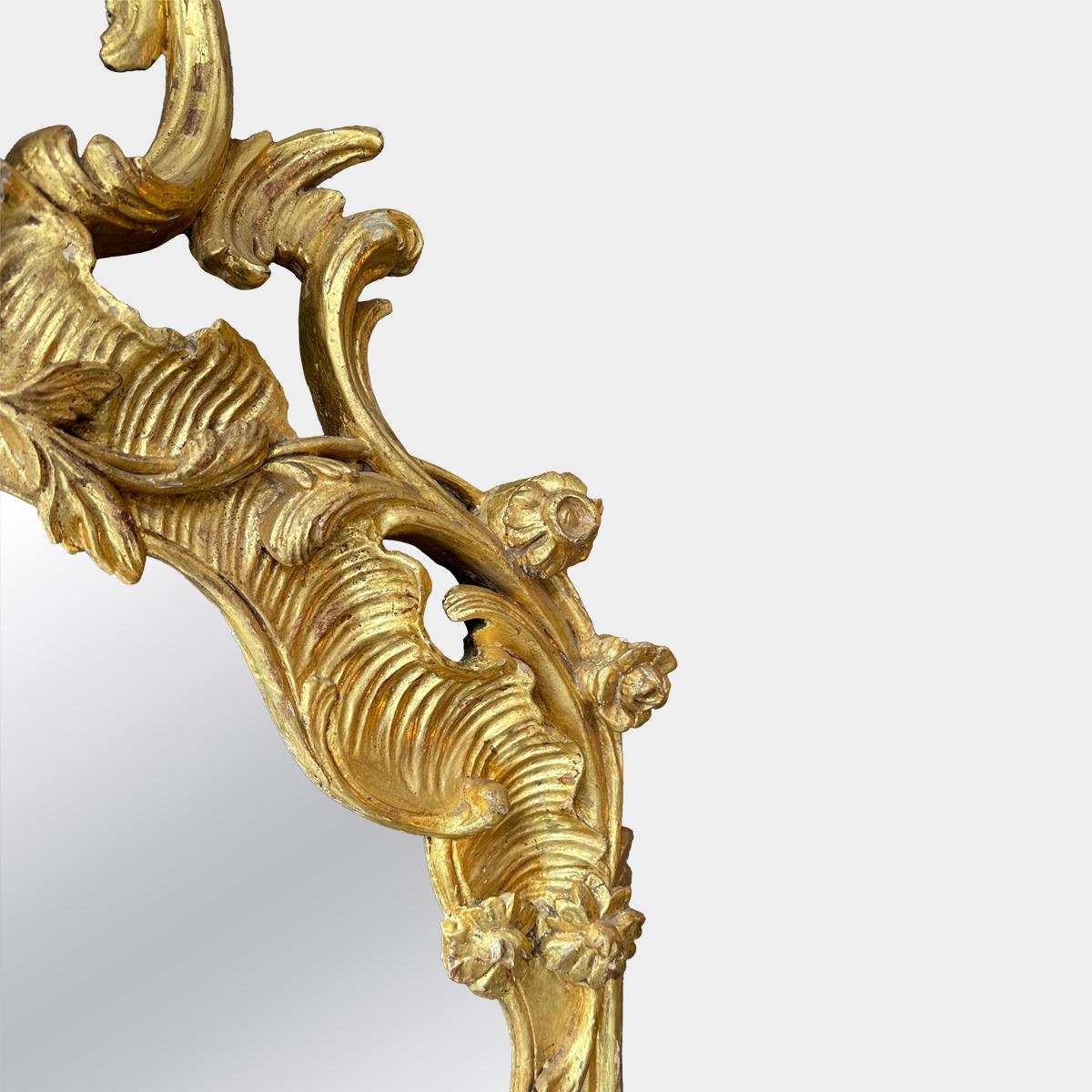Un grand modèle sculpté de George III  Miroir d'embarcadère Rococo en bois doré en vente 2