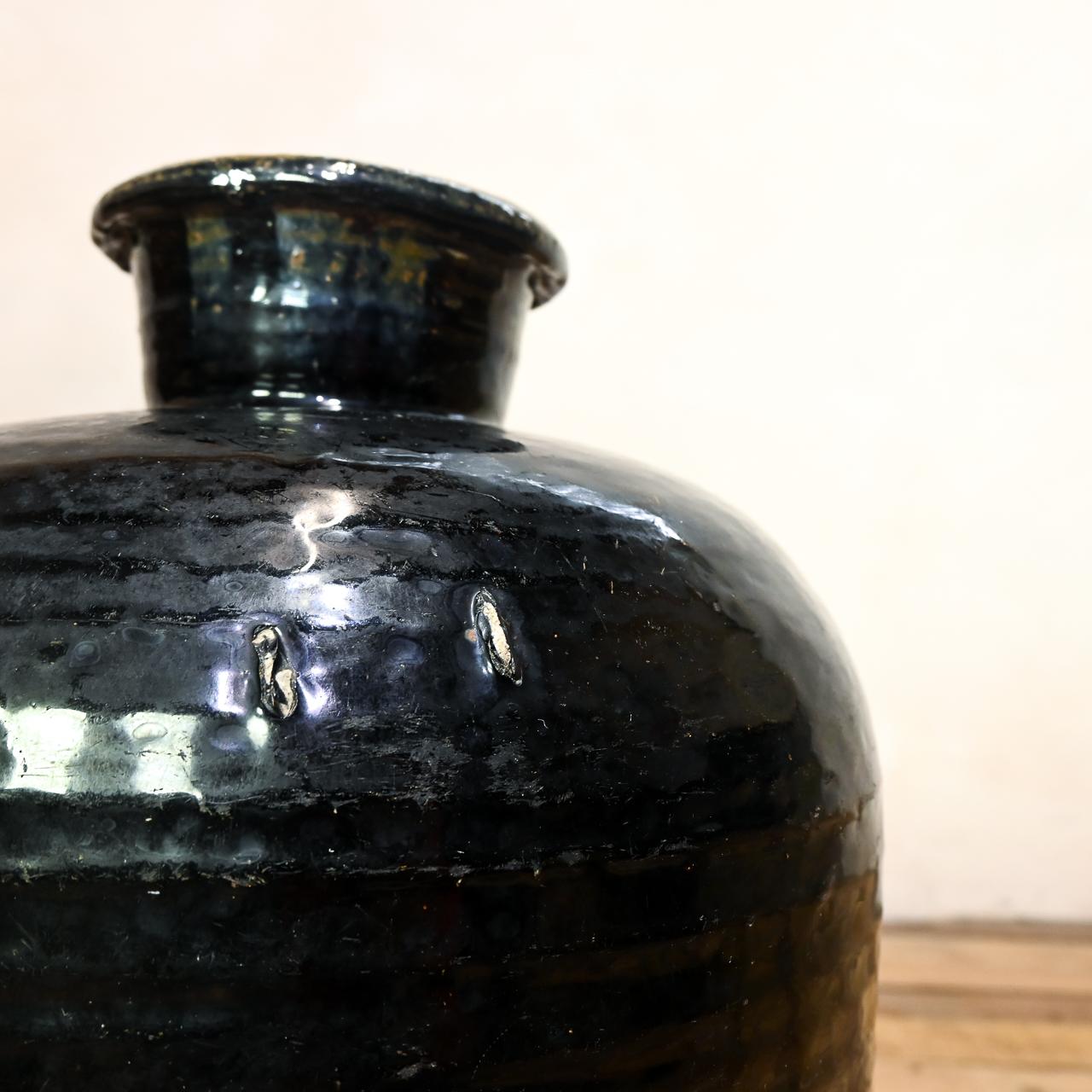 Vaso per vino di riso in ceramica del XIX secolo - Shanxi In condizioni buone in vendita a Basingstoke, Hampshire