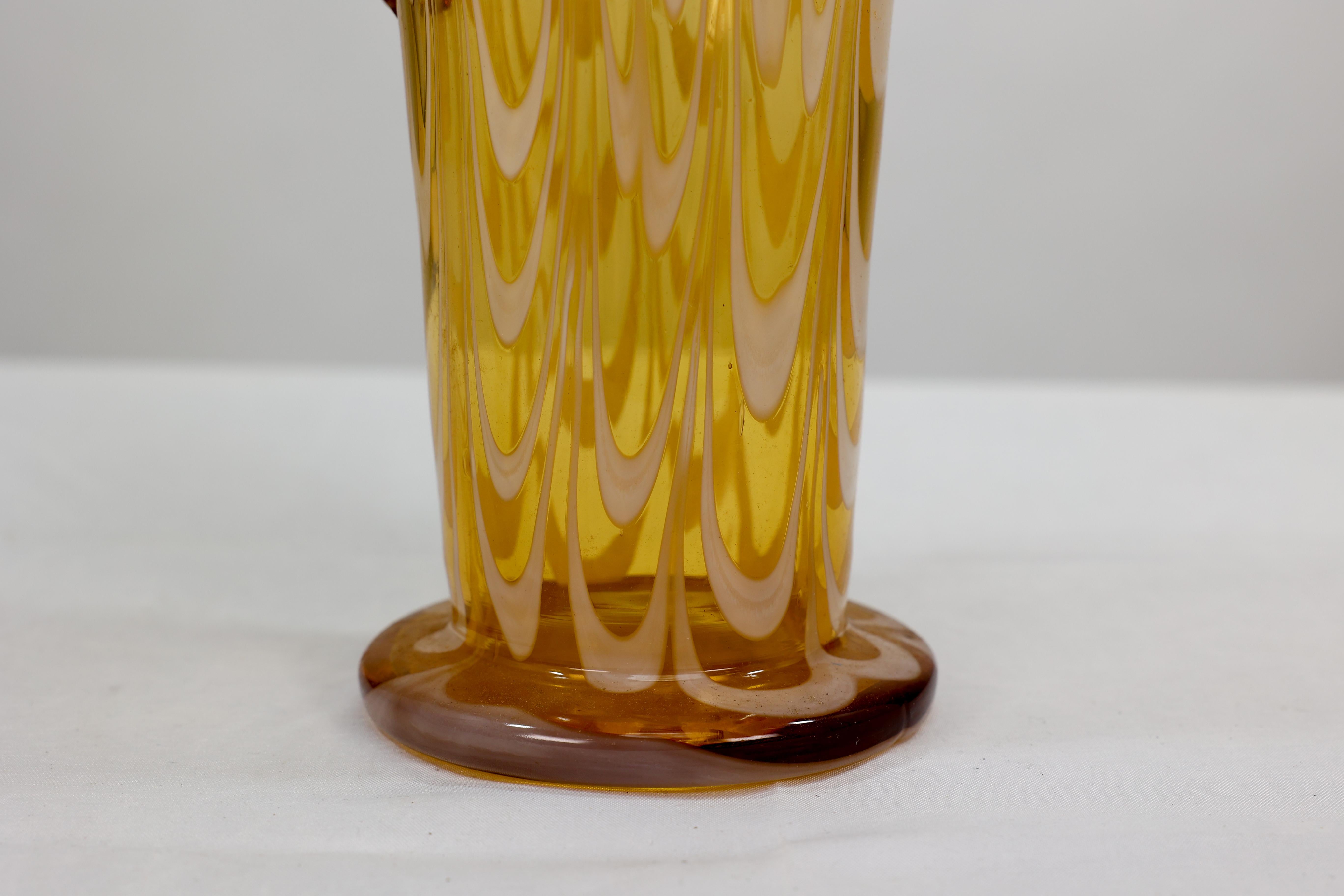 An Art Deco tall lemonade jug and a matching pair of drinking glasses. For Sale 12