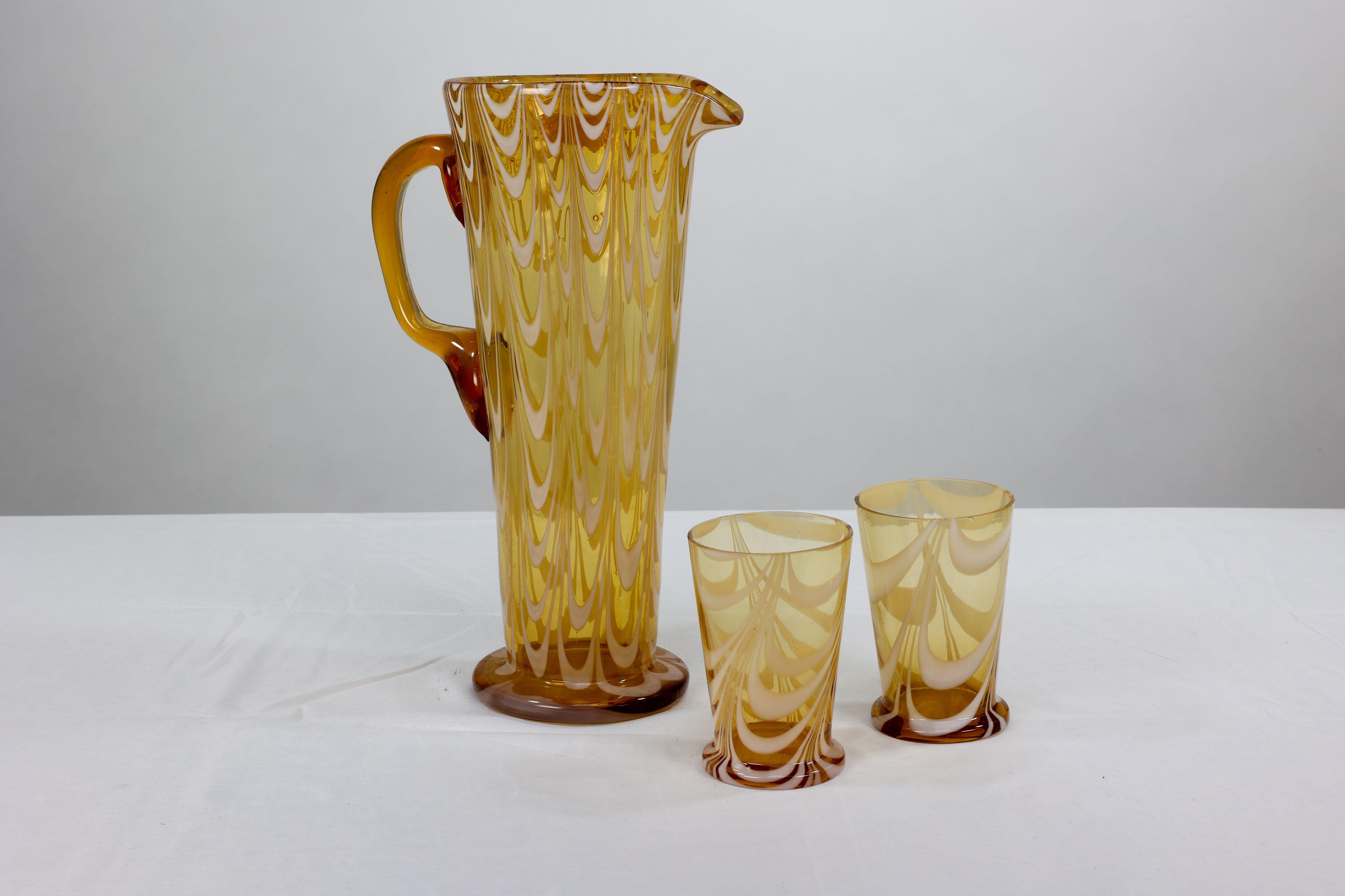 Mid-20th Century An Art Deco tall lemonade jug and a matching pair of drinking glasses. For Sale