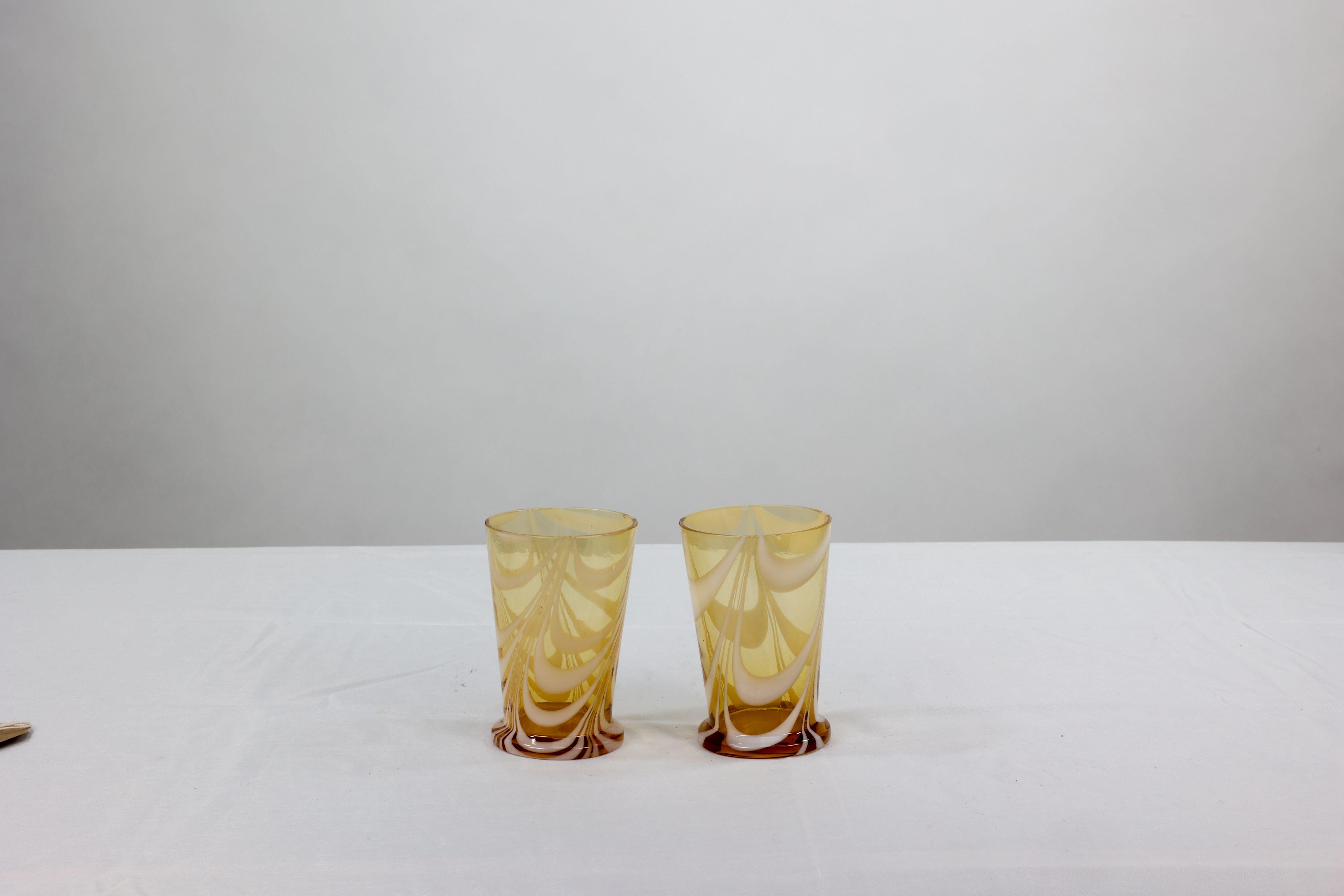 Art Glass An Art Deco tall lemonade jug and a matching pair of drinking glasses. For Sale