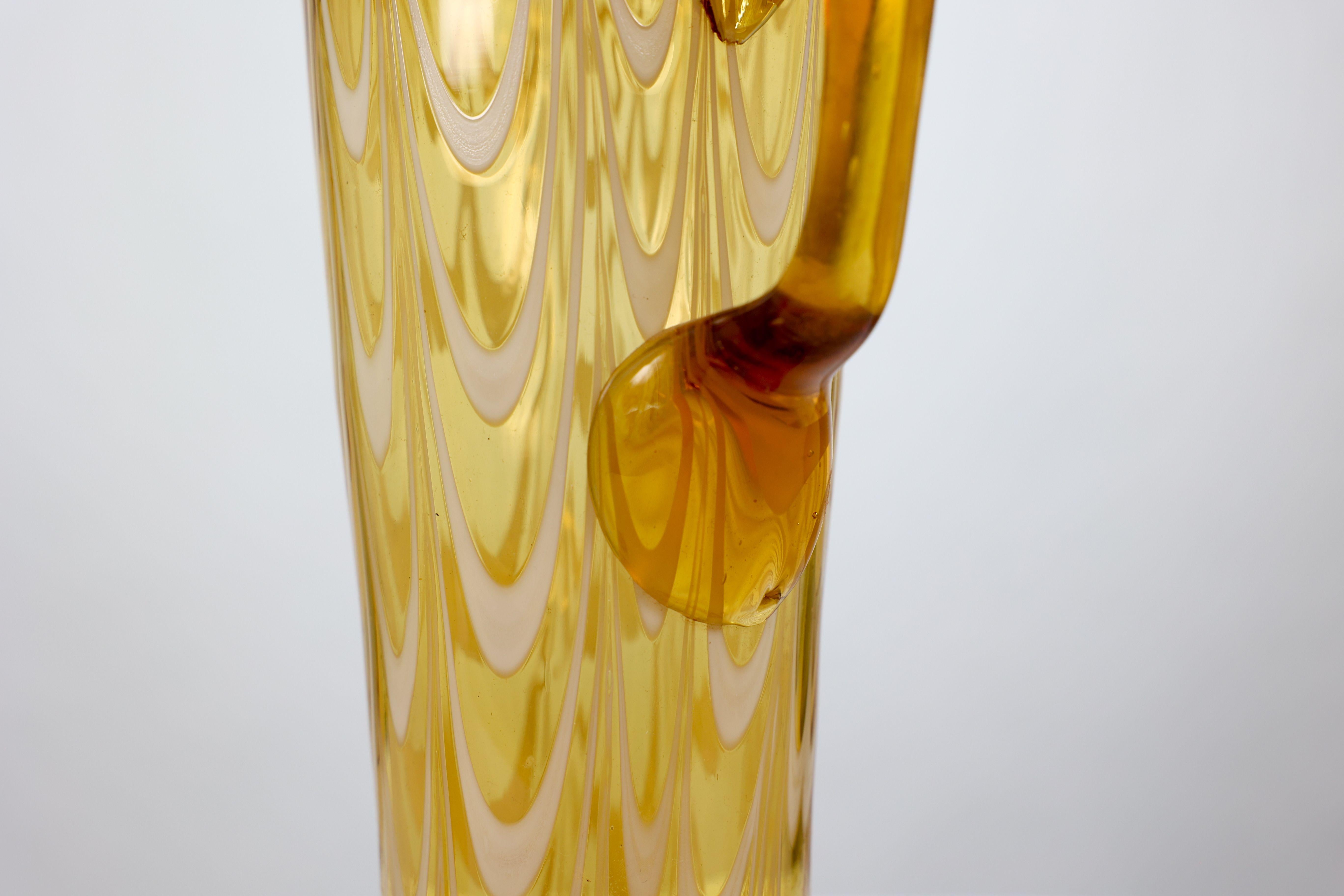 An Art Deco tall lemonade jug and a matching pair of drinking glasses. For Sale 1