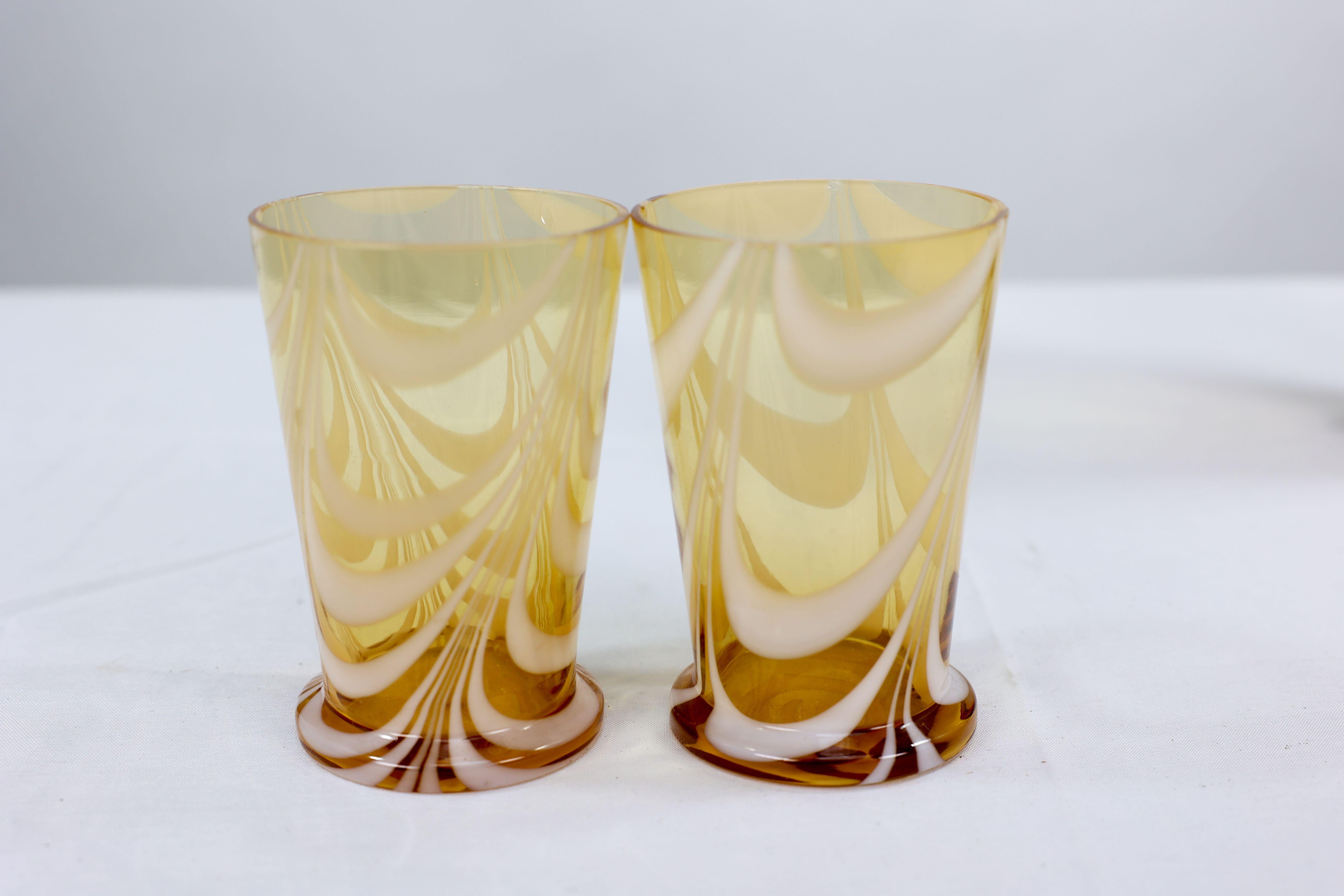 An Art Deco tall lemonade jug and a matching pair of drinking glasses. For Sale 3