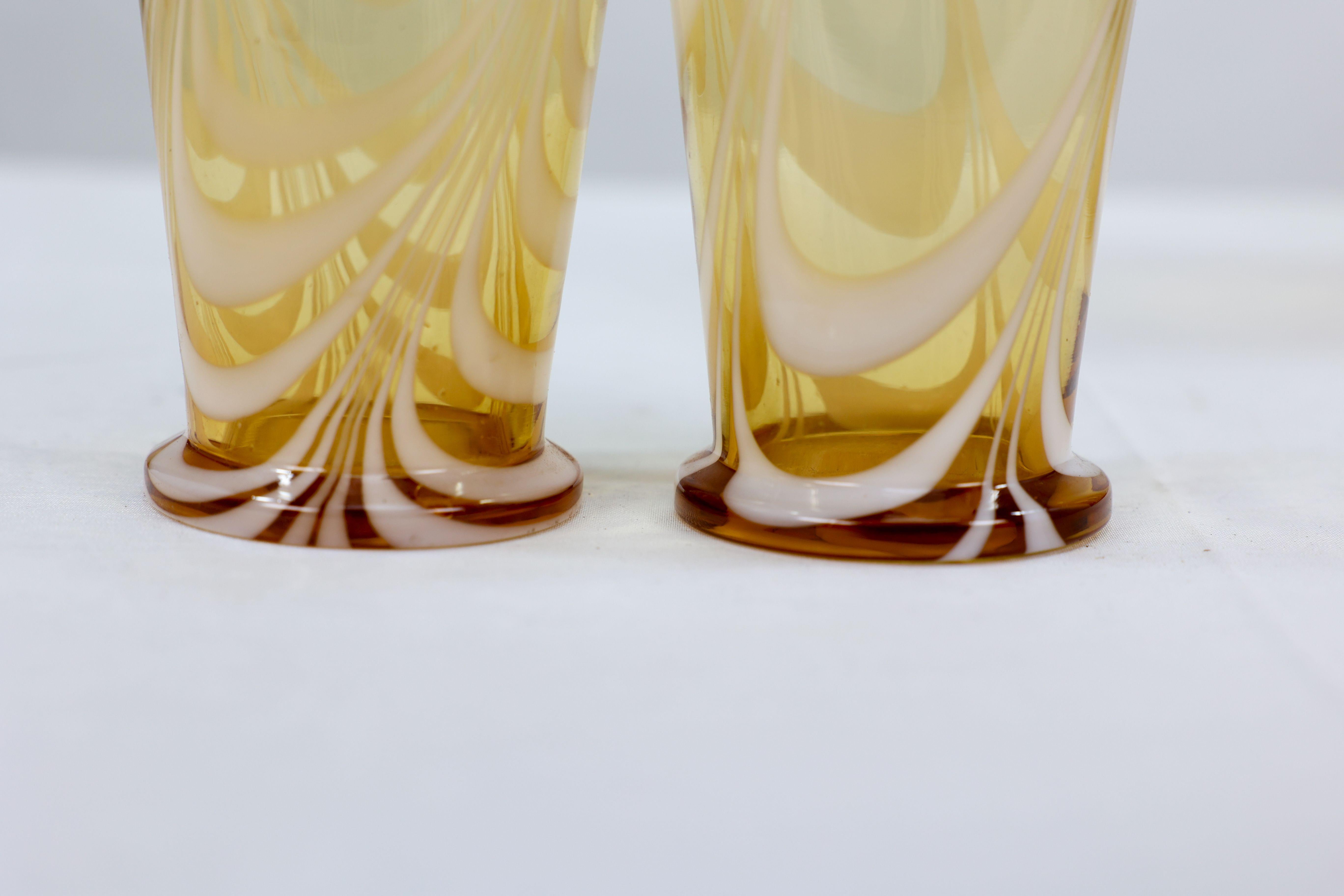 An Art Deco tall lemonade jug and a matching pair of drinking glasses. For Sale 4