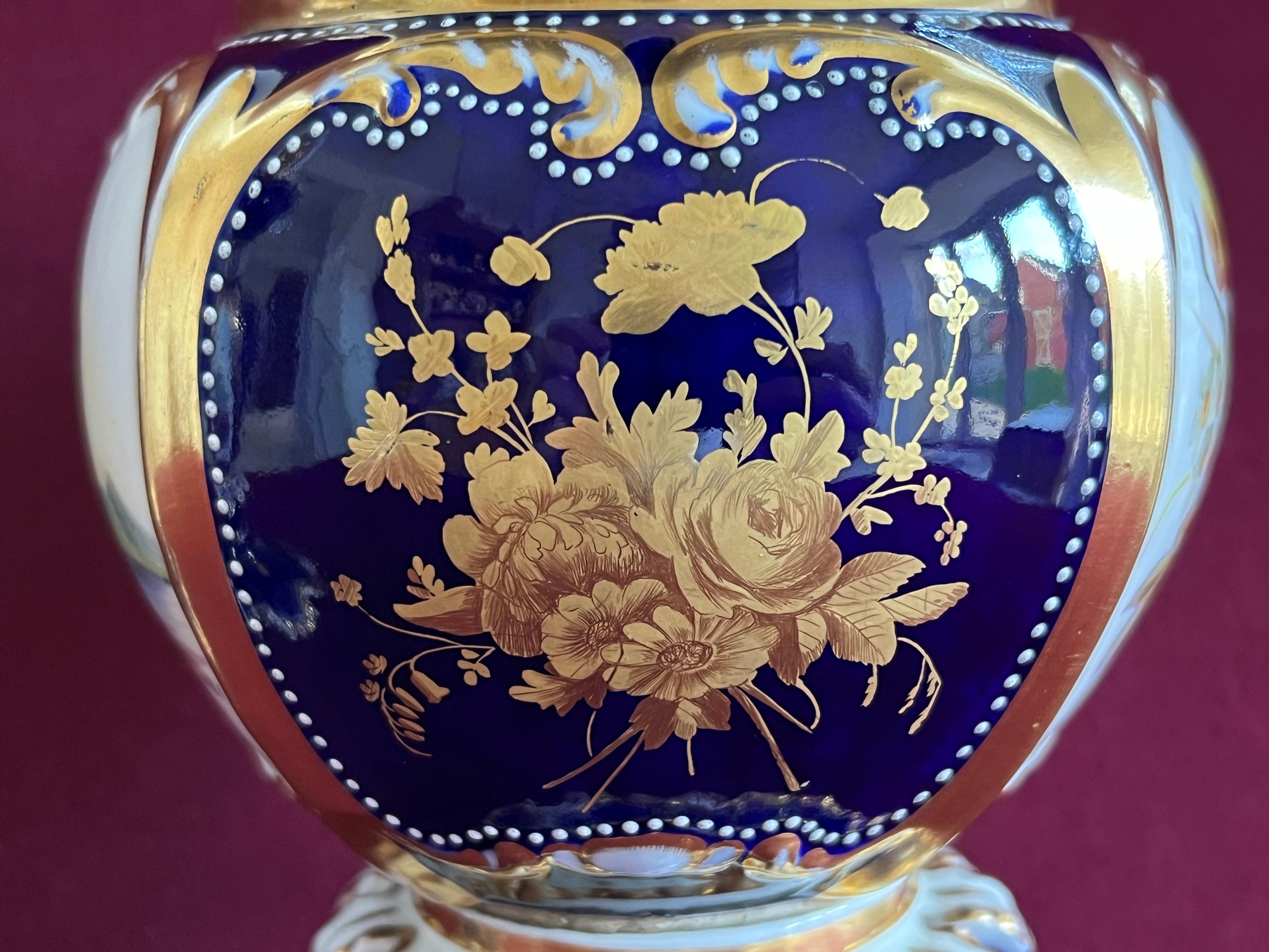 Une grande paire de vases en porcelaine de Chamberlain Worcester vers 1842-1845 en vente 3