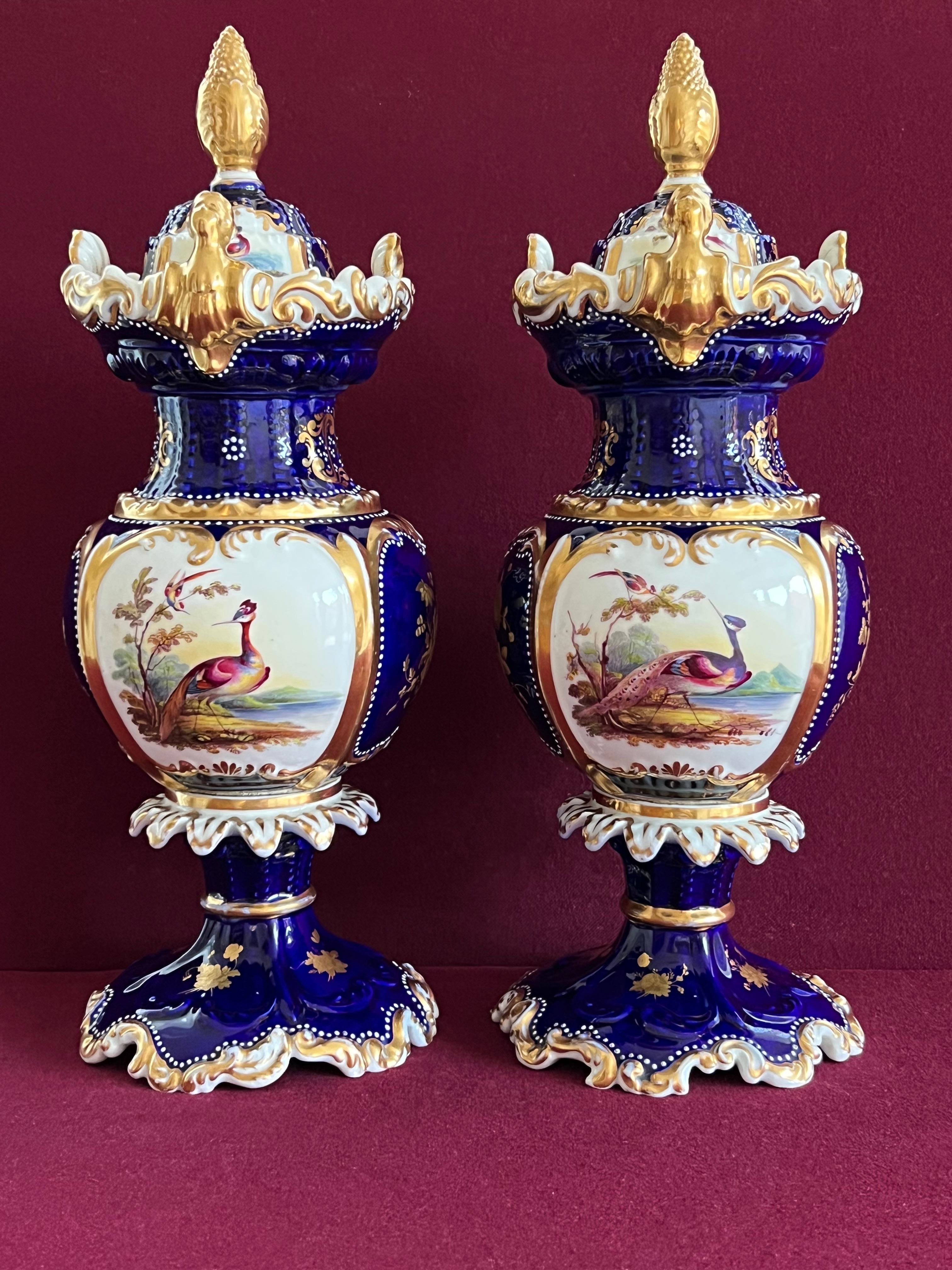 Tall Pair of Chamberlain Worcester Porcelain Vases, circa 1842-1845 In Good Condition For Sale In Exeter, GB