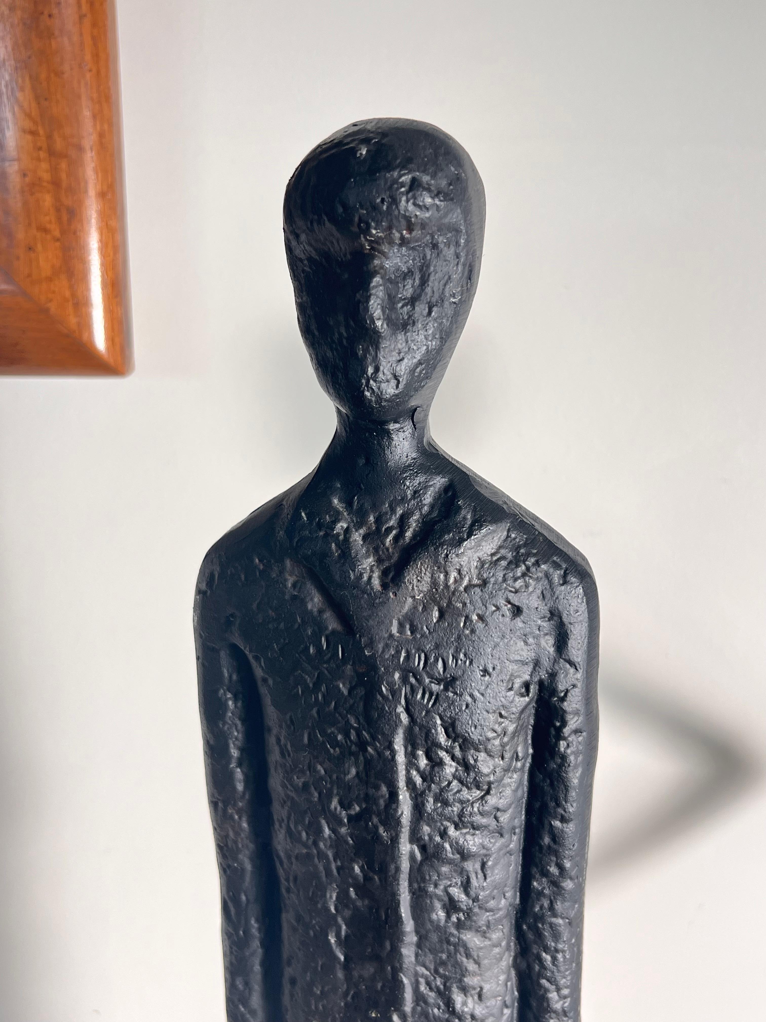 A tall pair of Giacometti style figurative floor sculptures, 20th century 5