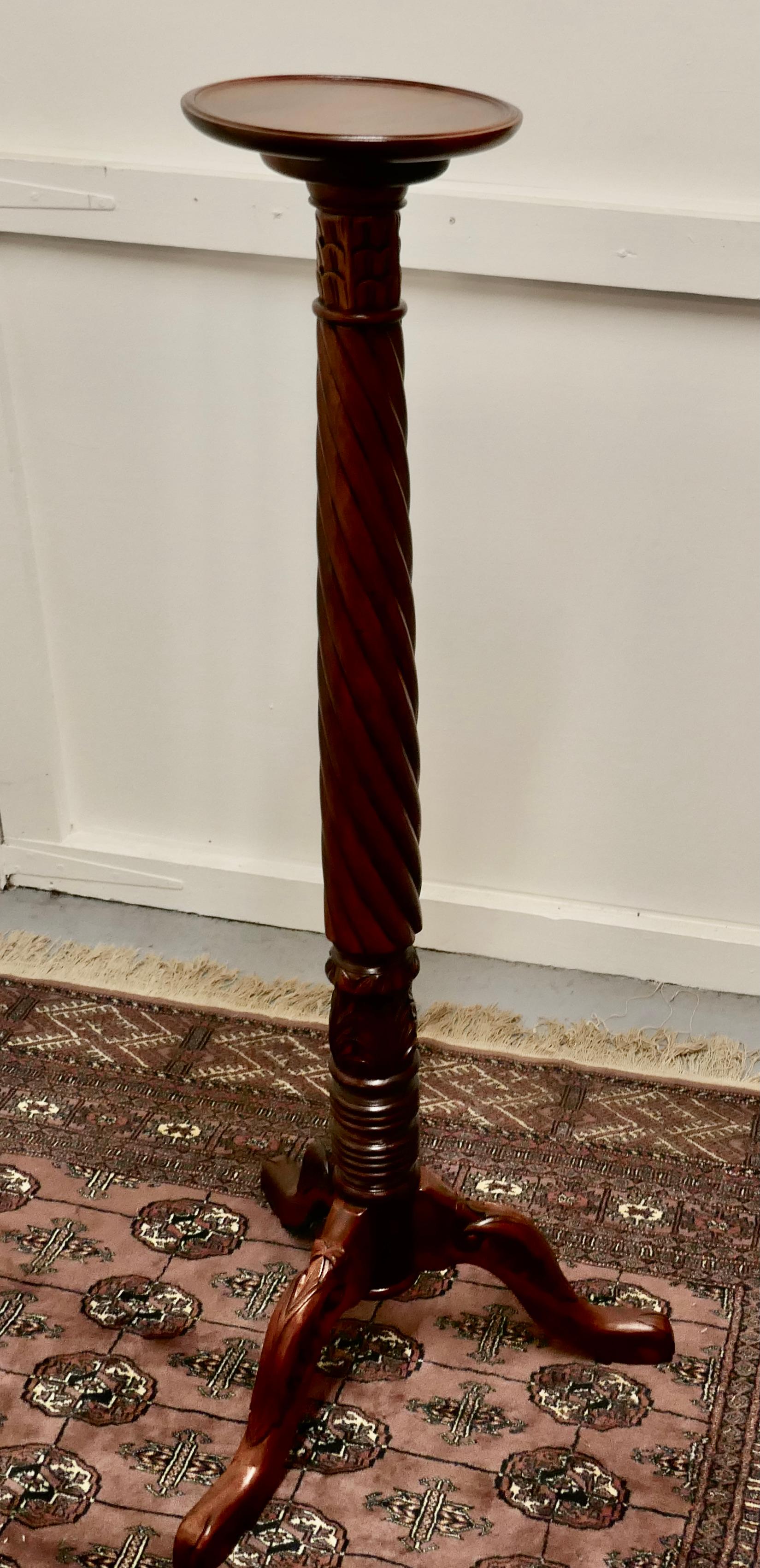 Victorian Tall Pair of Mahogany Torchère or Lamp Stands For Sale