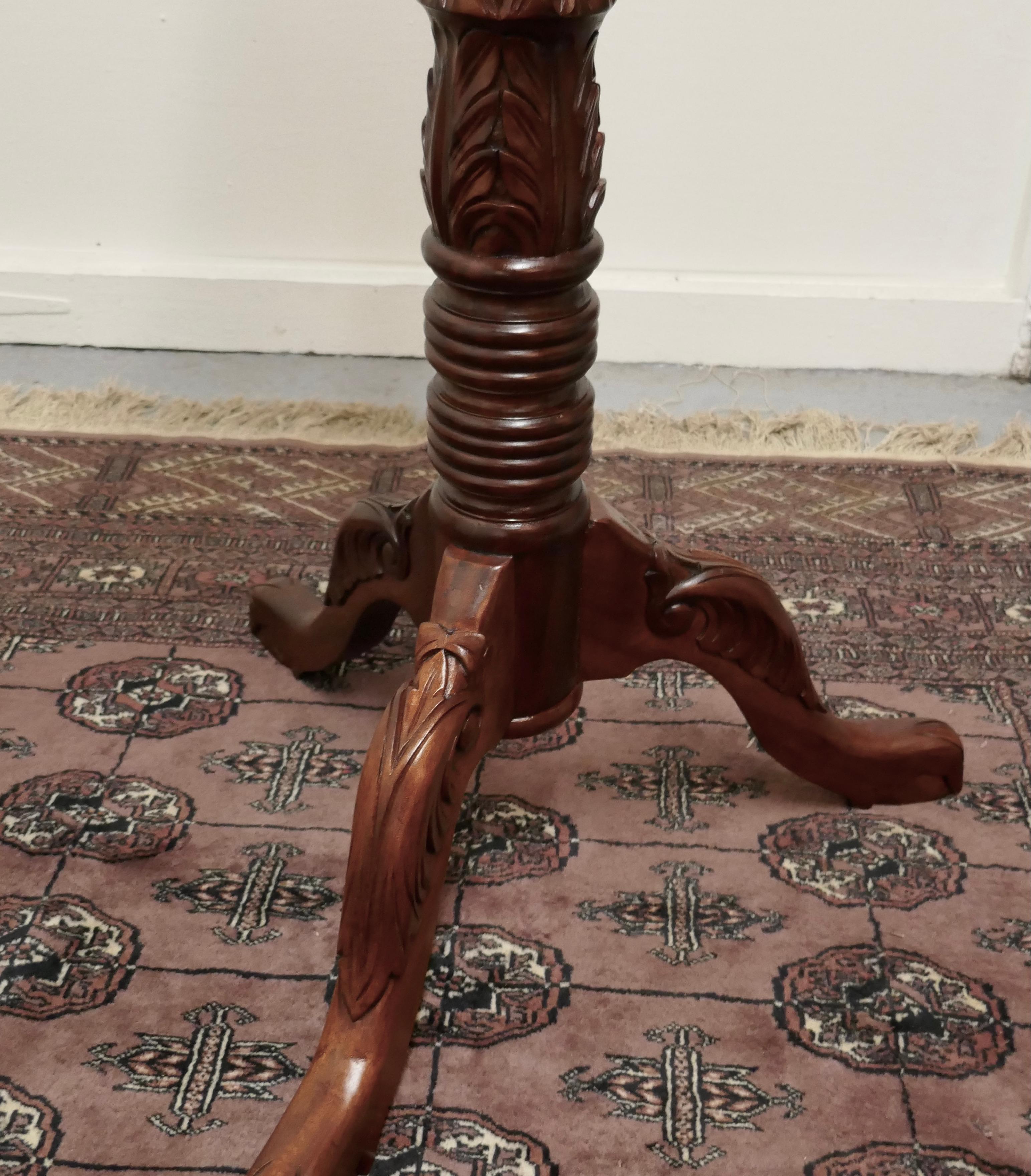 Tall Pair of Mahogany Torchère or Lamp Stands In Good Condition For Sale In Chillerton, Isle of Wight