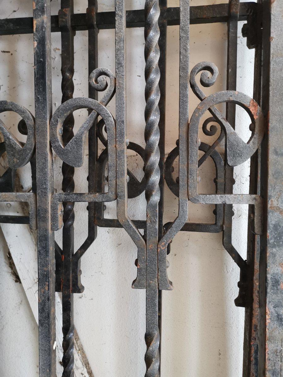 Tall Set of A&C Cast Iron Gates in the Glasgow Style with Split Heart Details For Sale 1