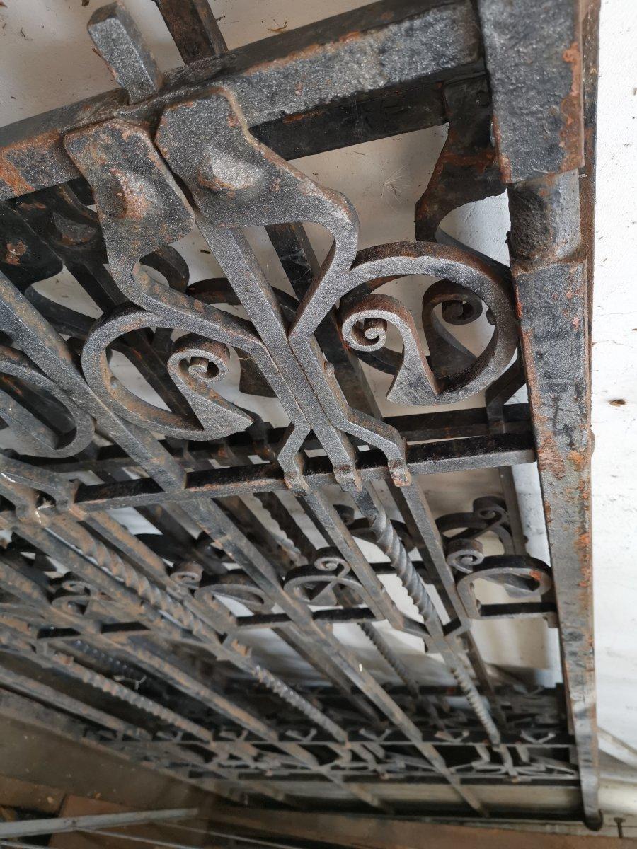 Dutch Tall Set of A&C Cast Iron Gates in the Glasgow Style with Split Heart Details For Sale
