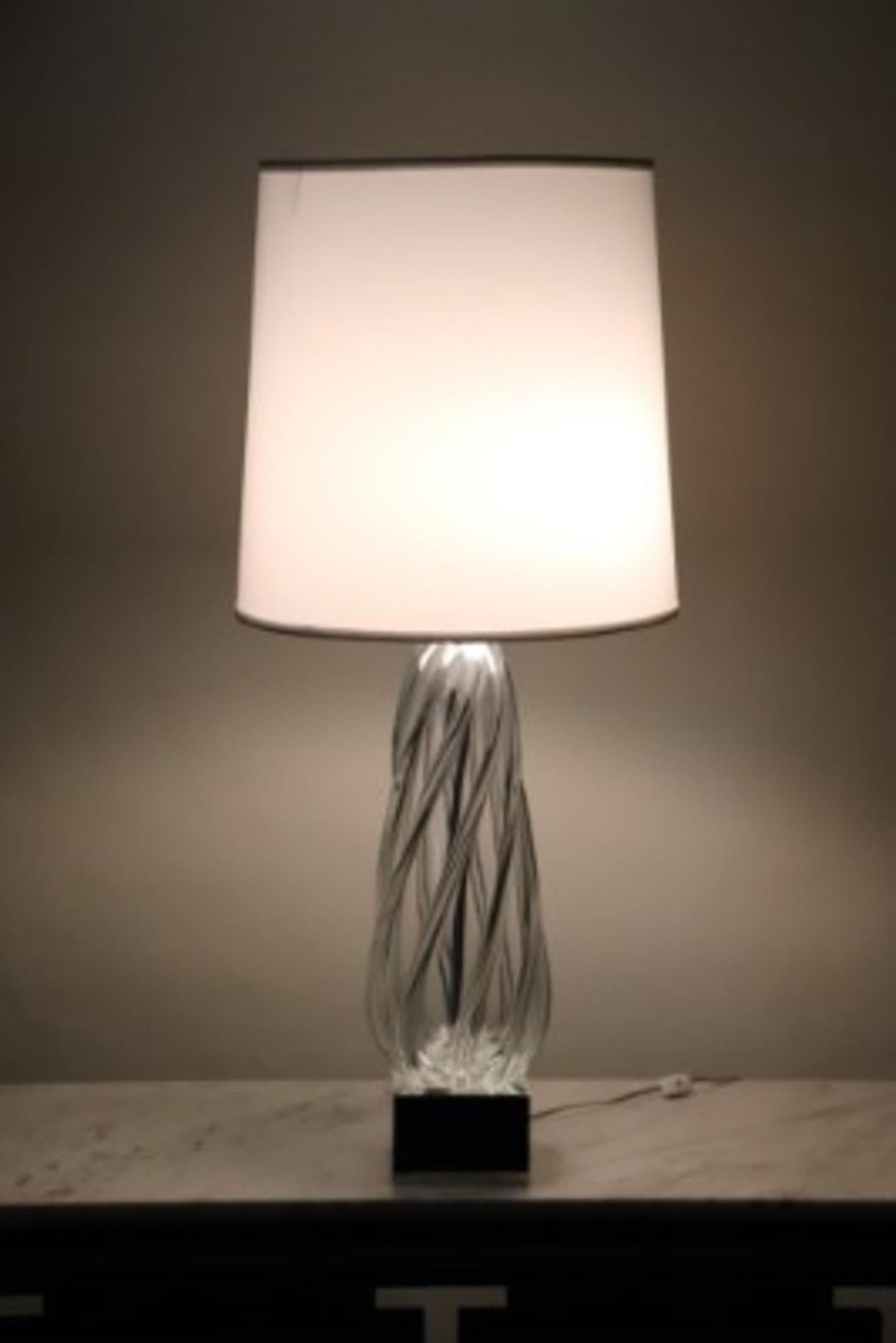 Tall Swirl Glass Table Lamp on Chrome Base In Good Condition For Sale In Philadelphia, PA
