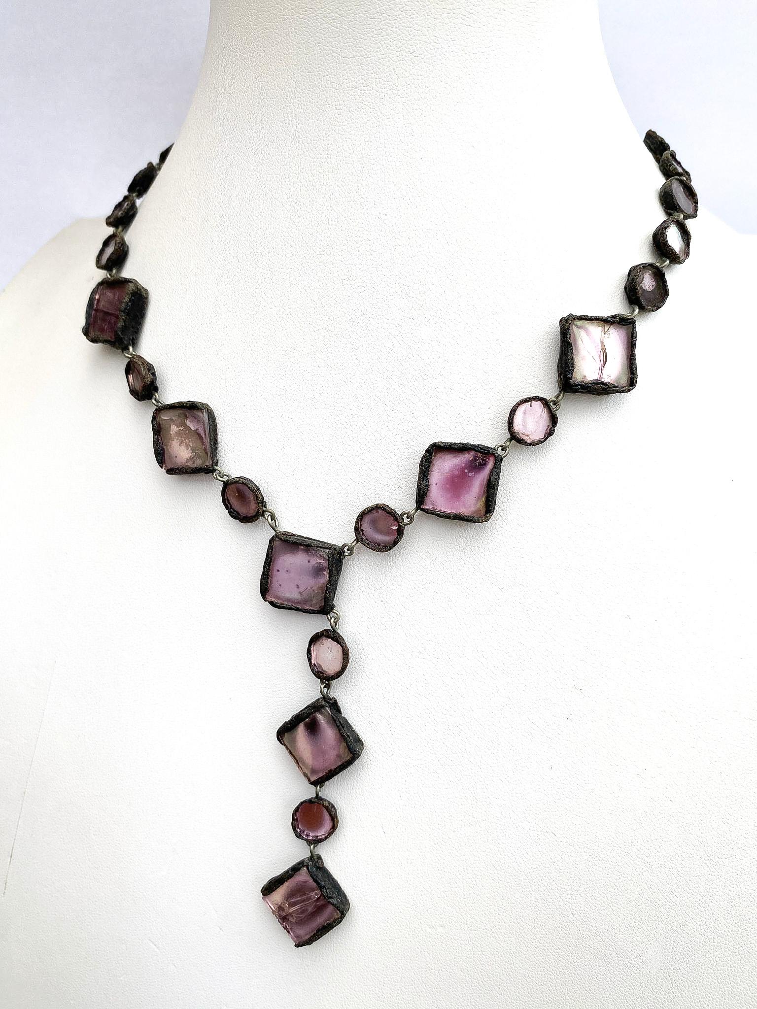 Collana sautoir con talousel e specchio rosa tenue, Line Vautrin, Francia, anni '60 in vendita 1