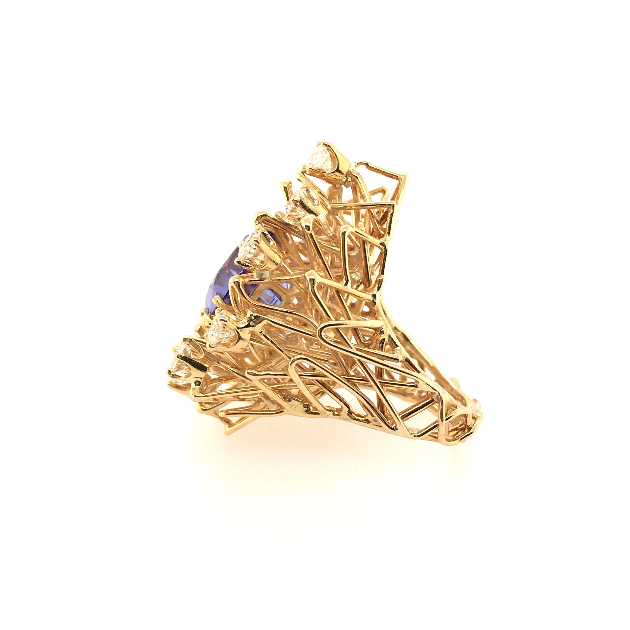 Tanzanite, Diamond and Gold Cocktail Ring In Good Condition In New York, NY