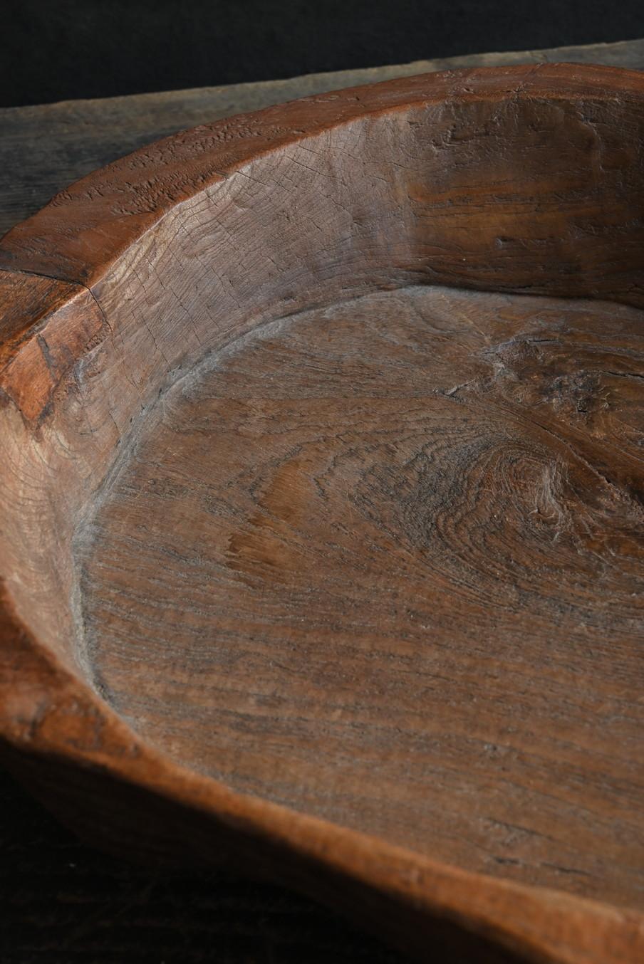 A tasteful wooden bowl from Southeast Asia / 20th century / tray-shaped object For Sale 2