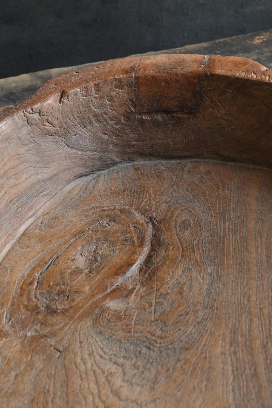 A tasteful wooden bowl from Southeast Asia / 20th century / tray-shaped object For Sale 3