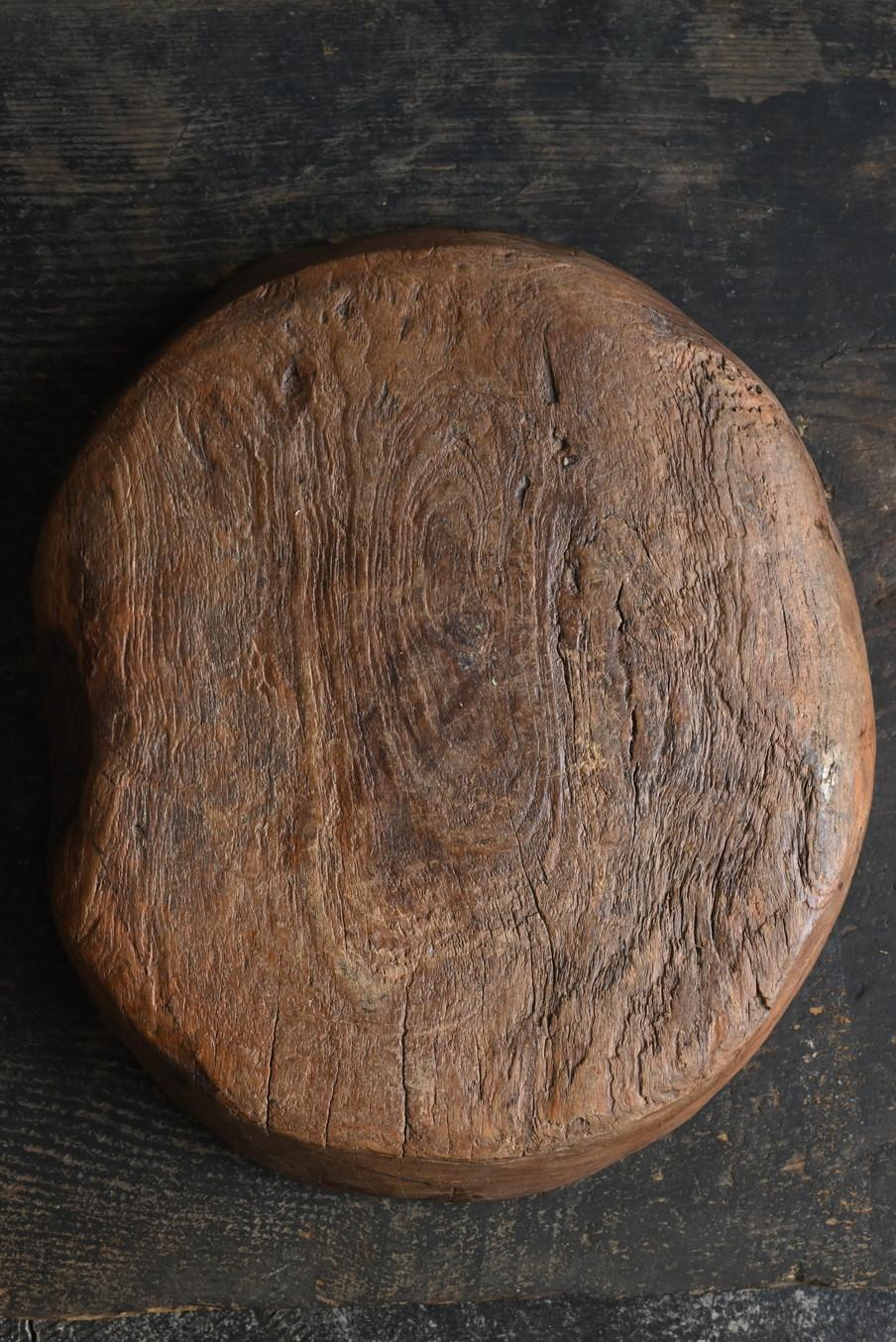 A tasteful wooden bowl from Southeast Asia / 20th century / tray-shaped object For Sale 8