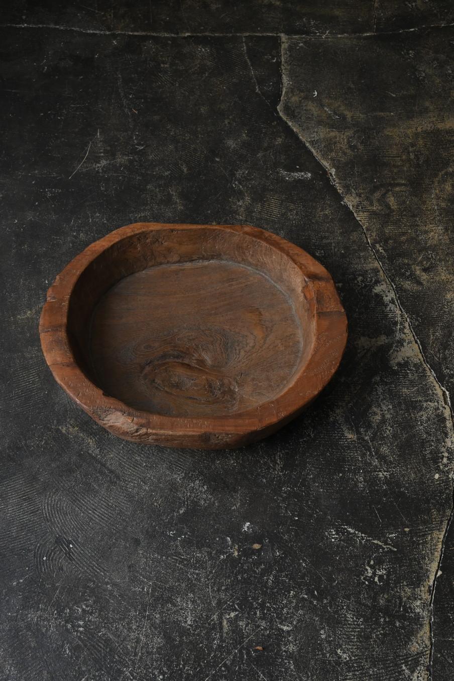 Japanese A tasteful wooden bowl from Southeast Asia / 20th century / tray-shaped object For Sale