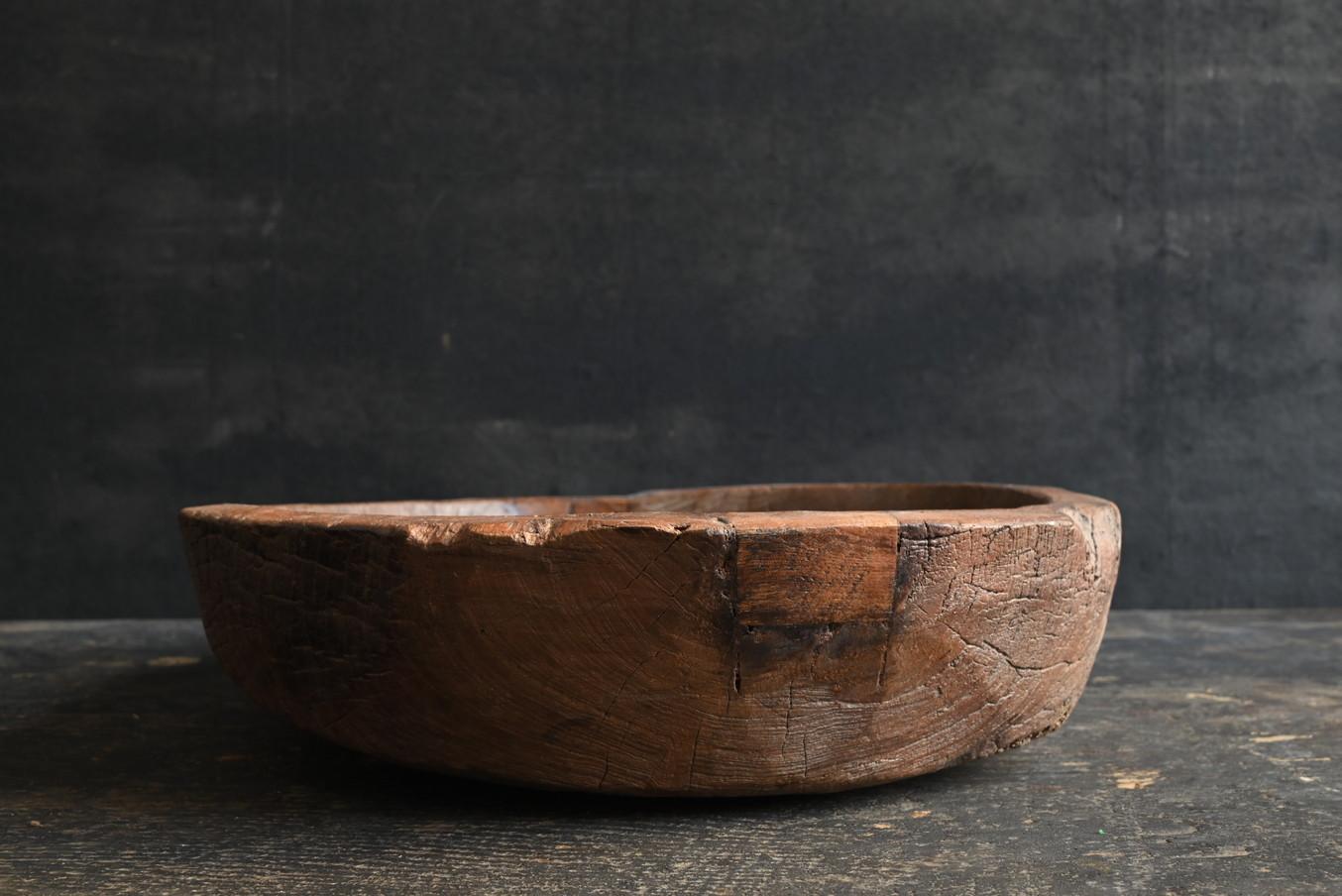 A tasteful wooden bowl from Southeast Asia / 20th century / tray-shaped object In Good Condition For Sale In Sammu-shi, Chiba