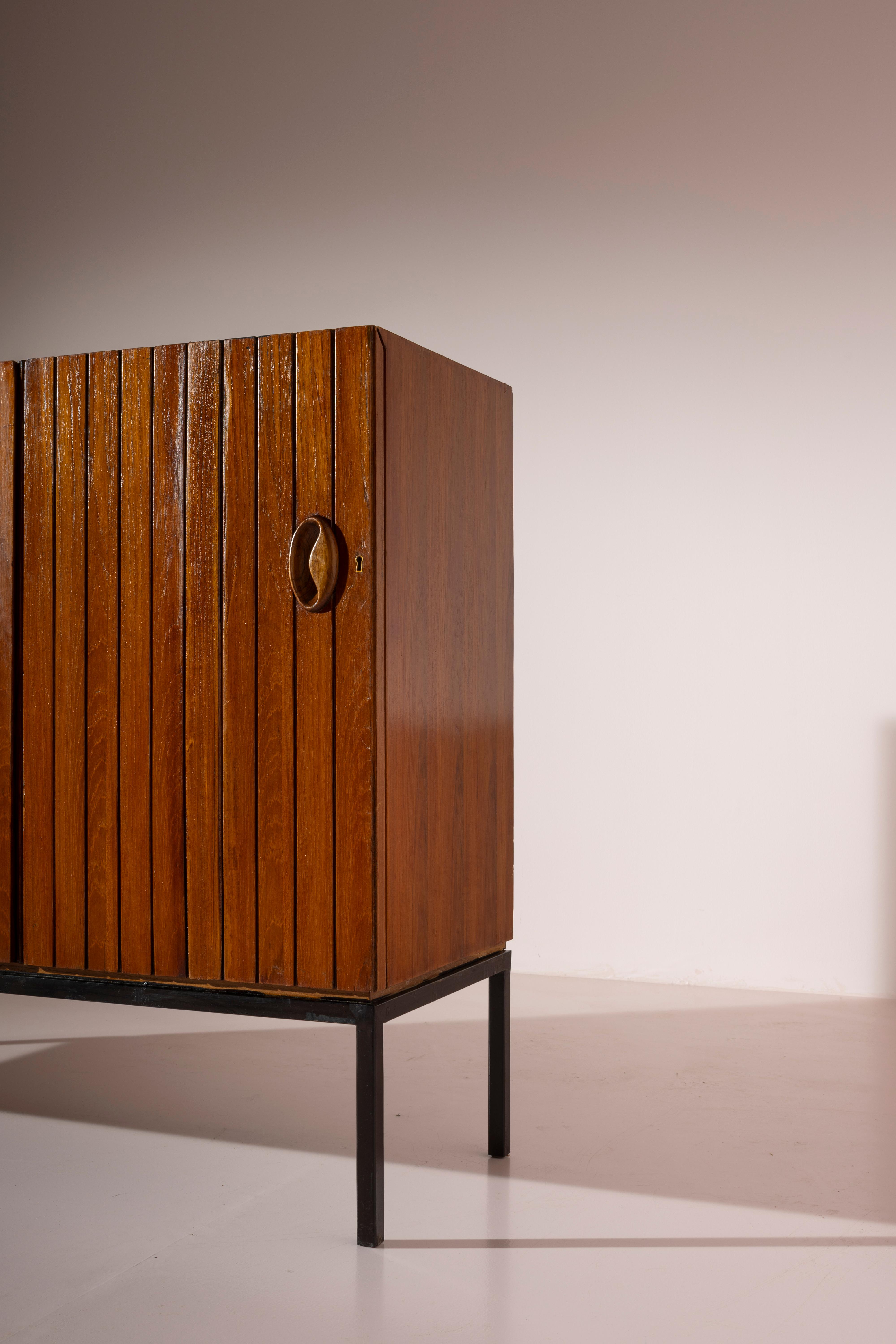 A teak and metal credenza made by Barraja Palermo, Italy, 1950s For Sale 1
