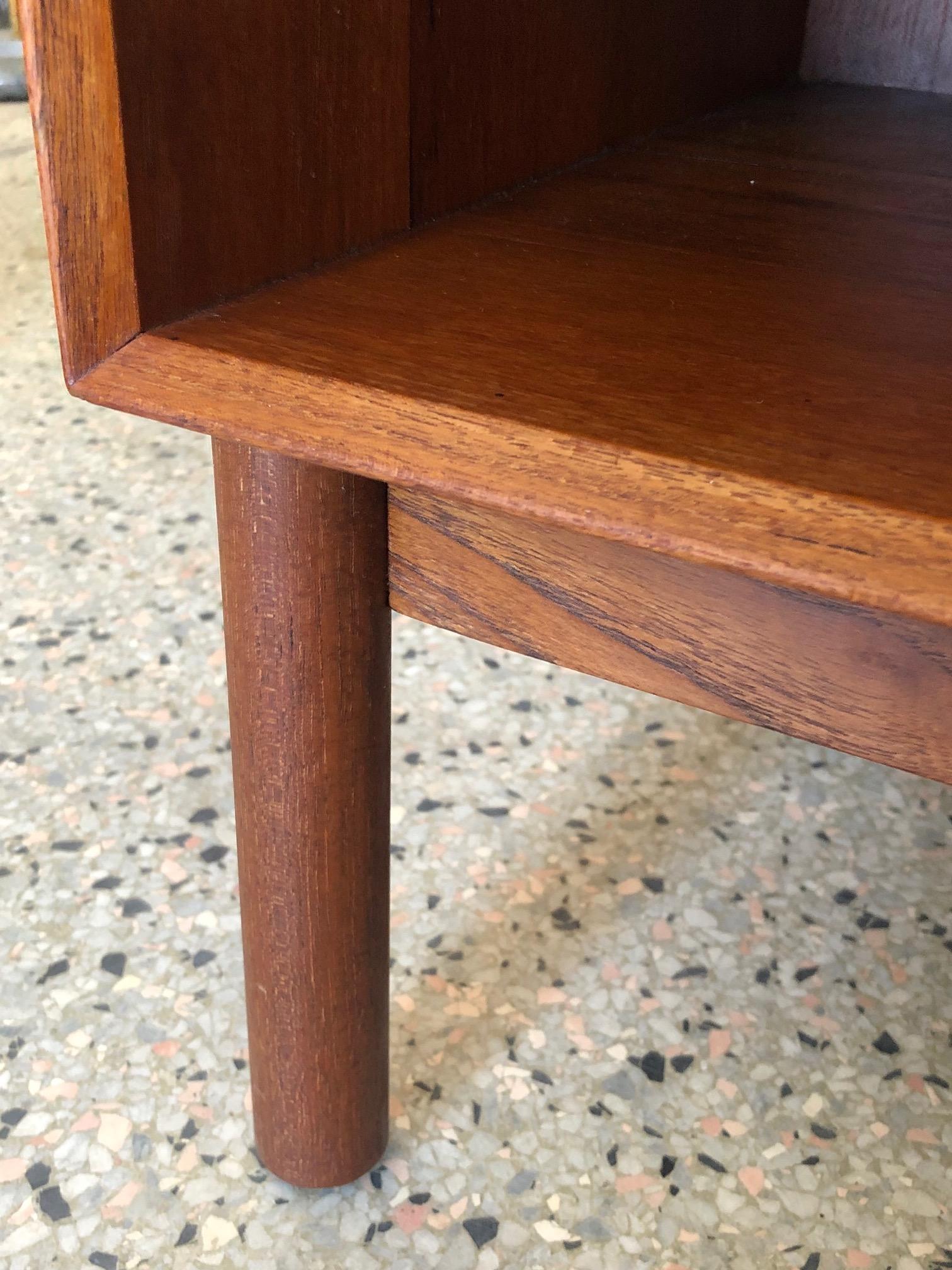 Teak Nightstand by Peter Hvidt and Olga Mølgaard for Søborg Møbelfabrik In Good Condition For Sale In St.Petersburg, FL