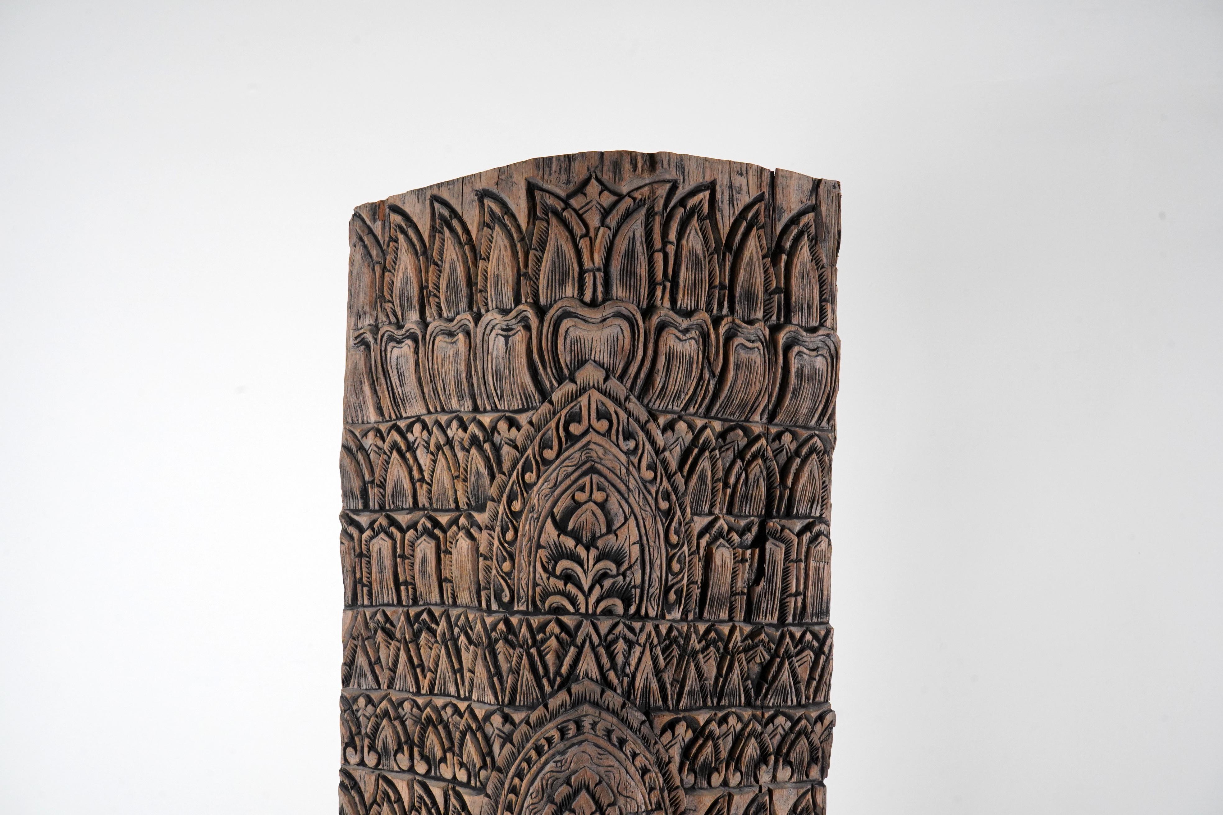 XXIe siècle et contemporain Sculpture en bois de teck d'une déesse cambodgienne Apsara en vente