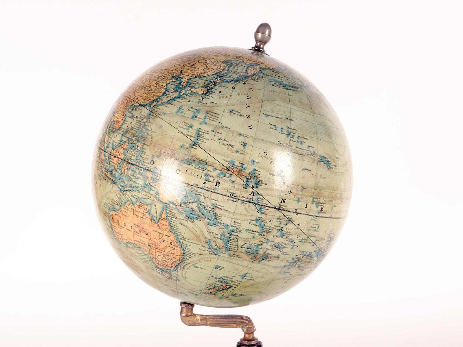 Fruitiers Un globe terrestre signé J. Lebegue & C, Paris, France 1880. en vente