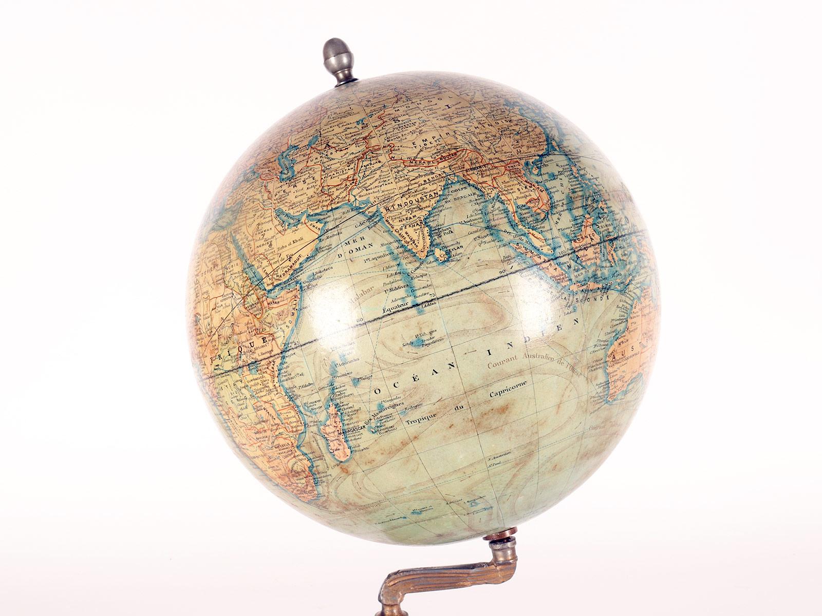 Un globe terrestre signé J. Lebegue & C, Paris, France 1880. en vente 2
