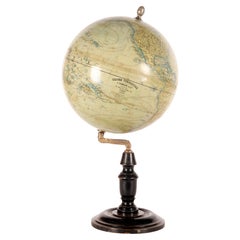 Un globe terrestre signé J. Lebegue & C, Paris, France 1880.