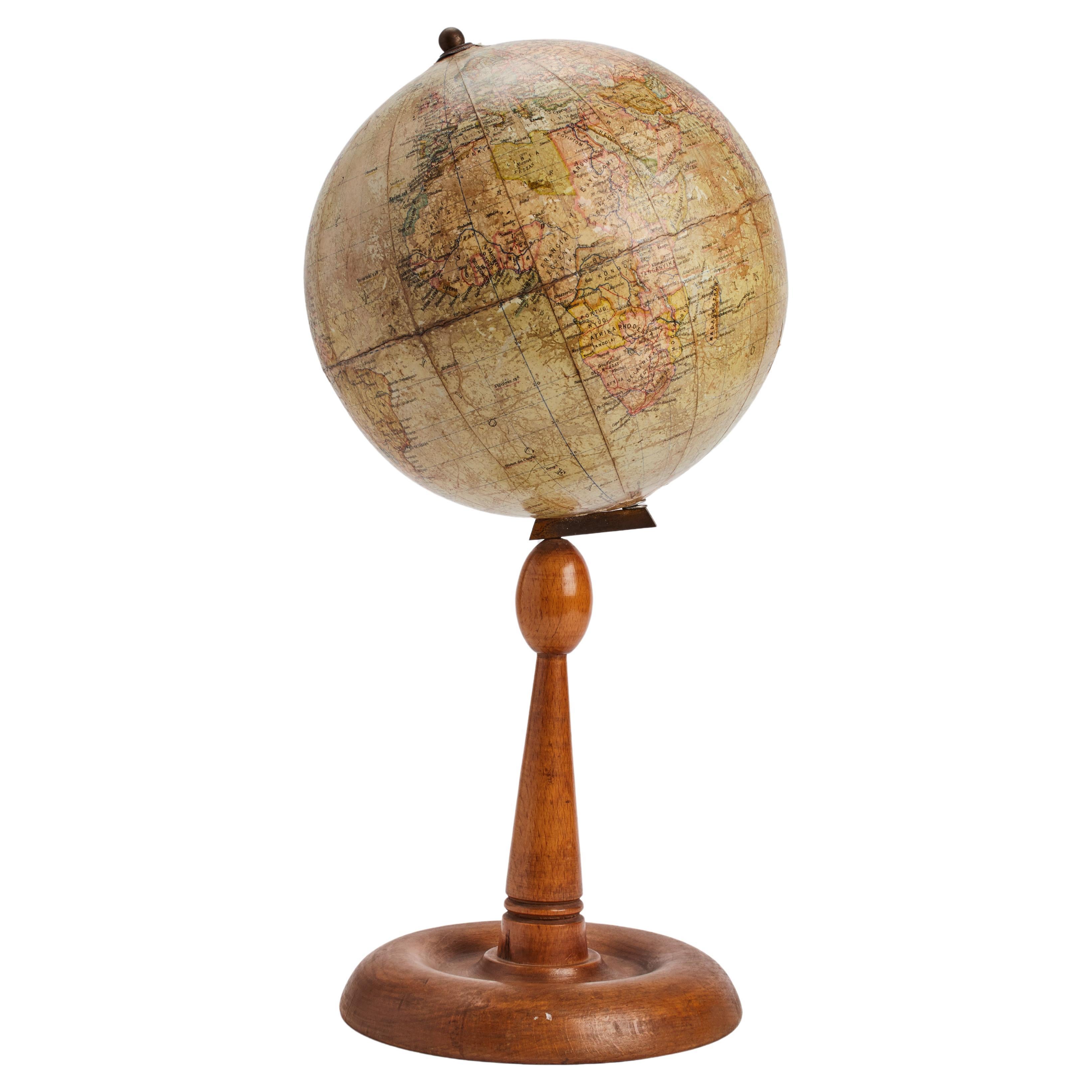 Globe terrestre de Földgömb, Hongrie 1920.  en vente