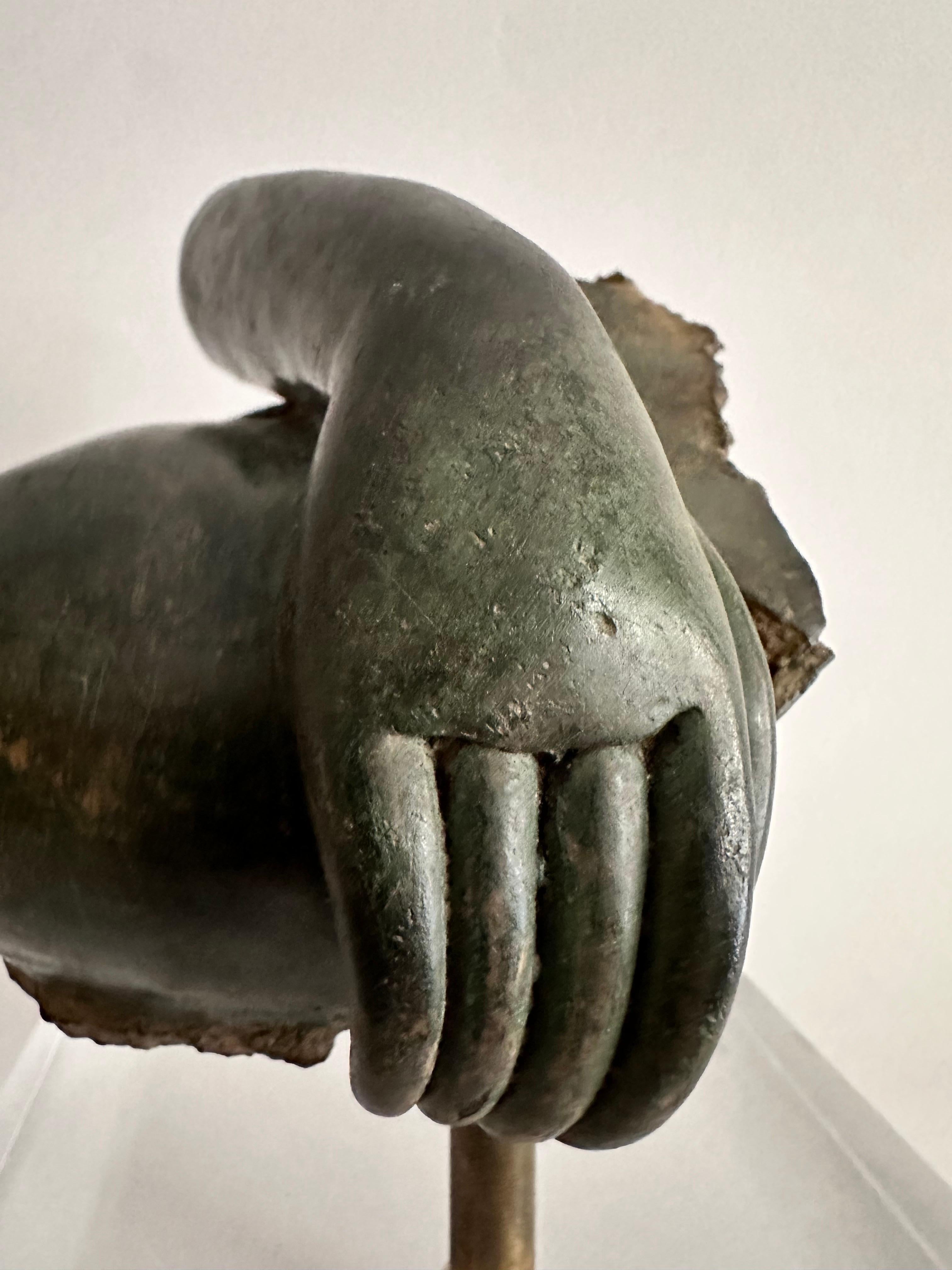 Frammento di Buddha in bronzo tailandese, XV secolo in vendita 13