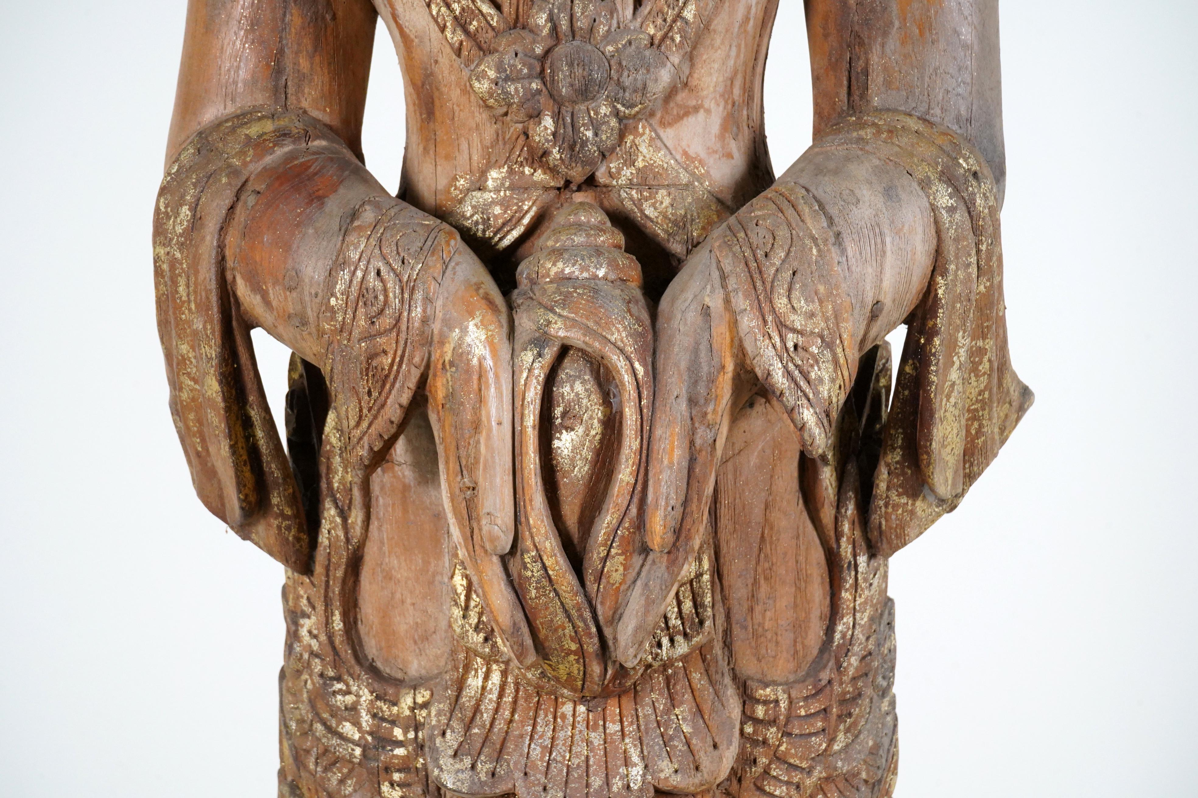 Sculpture thaïlandaise en Wood Wood représentant un Ange Blessing en vente 3