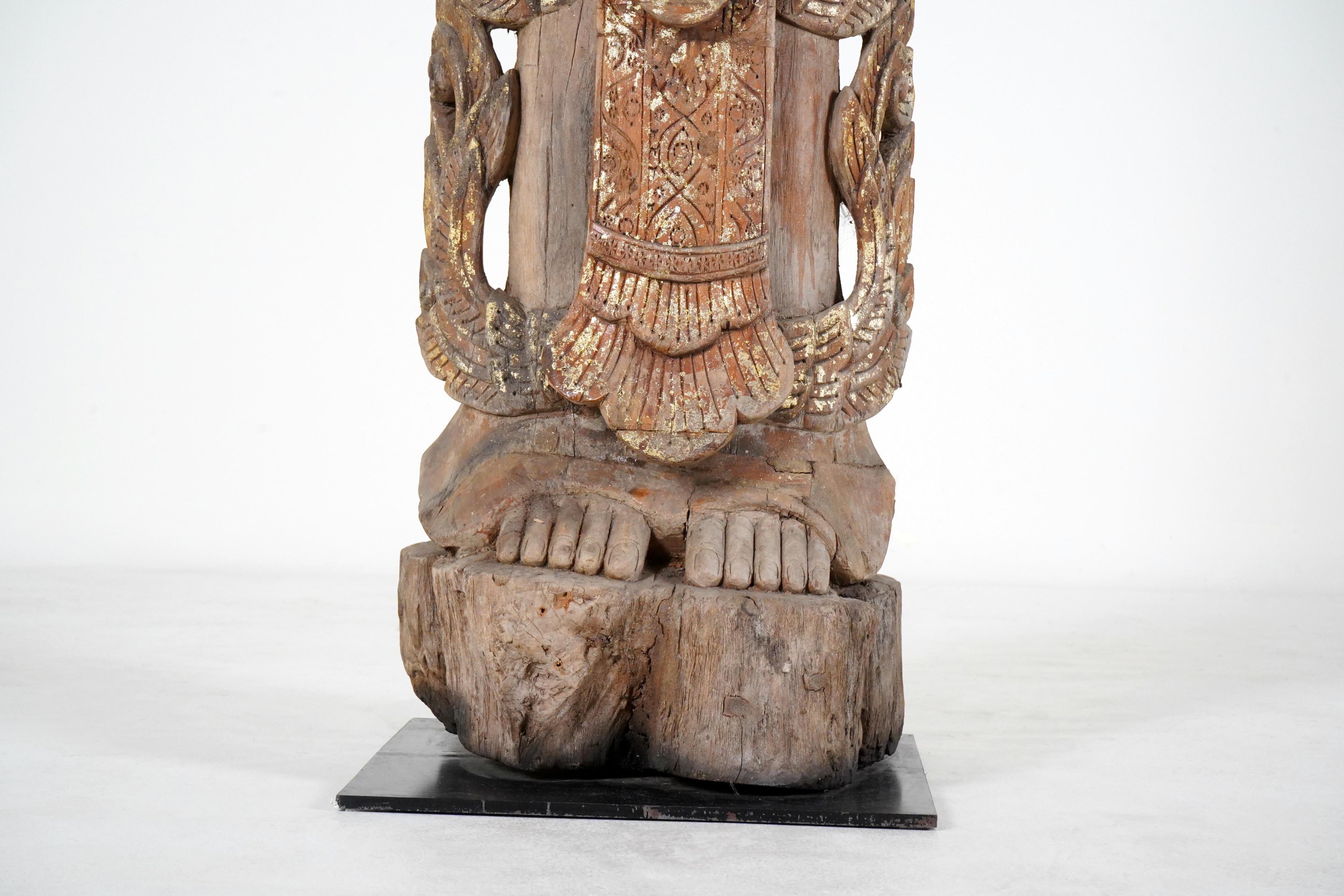 Sculpture thaïlandaise en Wood Wood représentant un Ange Blessing en vente 4