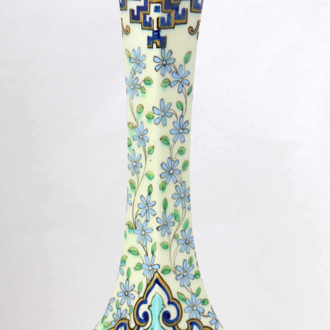 Vase soliflore en faïence émaillée de Thodore Deck (1823-1891), vers 1875 Bon état à Saint-Ouen, FR