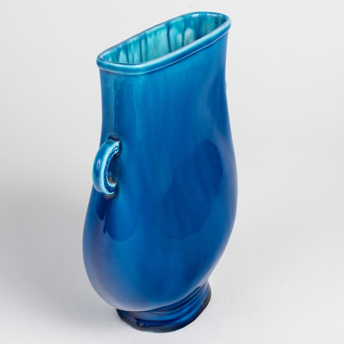 Fine XIX secolo Un vaso di faience smaltato di Théodore Deck (1823-1891) del 1870 circa in vendita