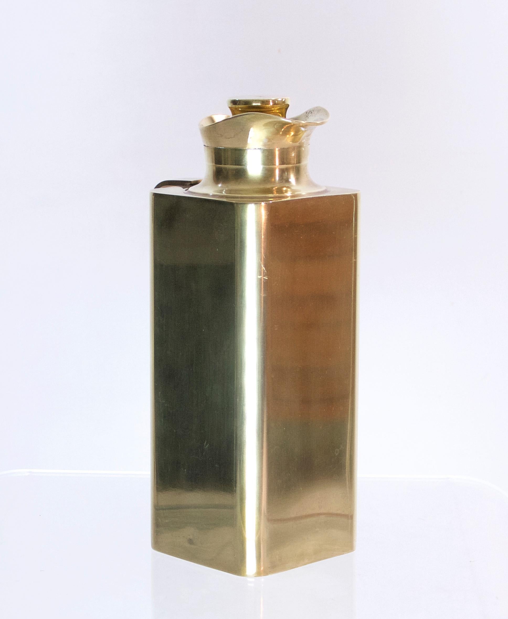 A handmade square thermos for hot or cold drinks by Renzo Cassetti, Italy, in brass. Stamped on top of the lid with Cassetti logo and fatto a mano (meaning handmade). Possible to unscrew the bottom as well.