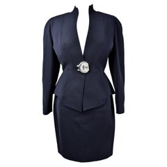Un Traje de Falda de Esmoquin Negro Thierry Mugler Couture - Francia Circa 1990/2000